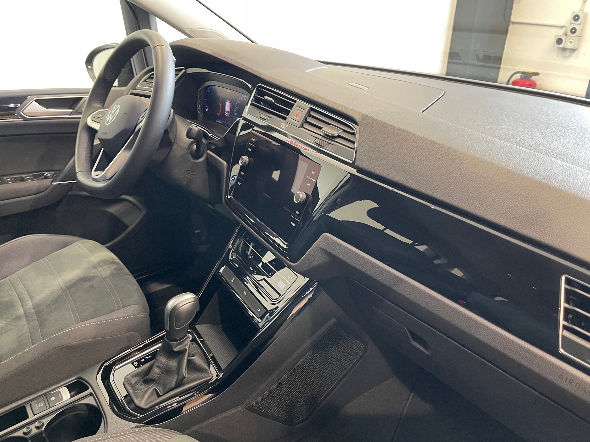 VW Touran 2.0 TDI BlueMotion Technology Highline DSG *R-LINE*7 PLATZ*-image-16