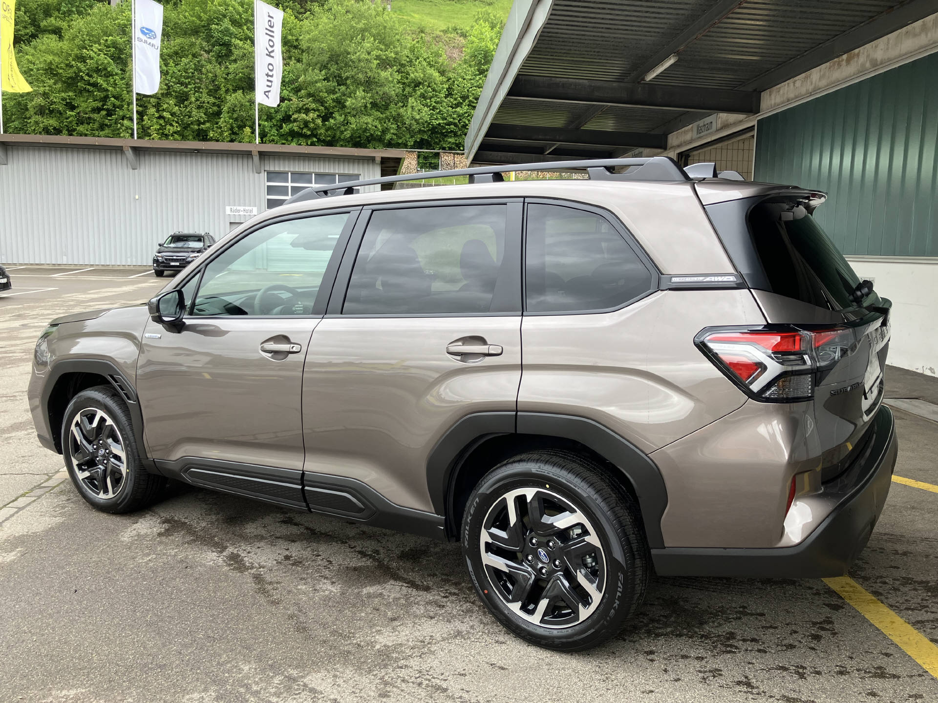 SUBARU Forester Station 2.0i e-Boxer Swiss Plus-image-1