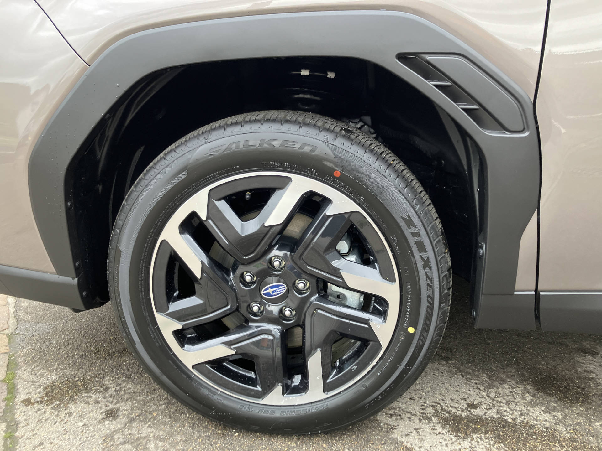 SUBARU Forester Station 2.0i e-Boxer Swiss Plus-image-3