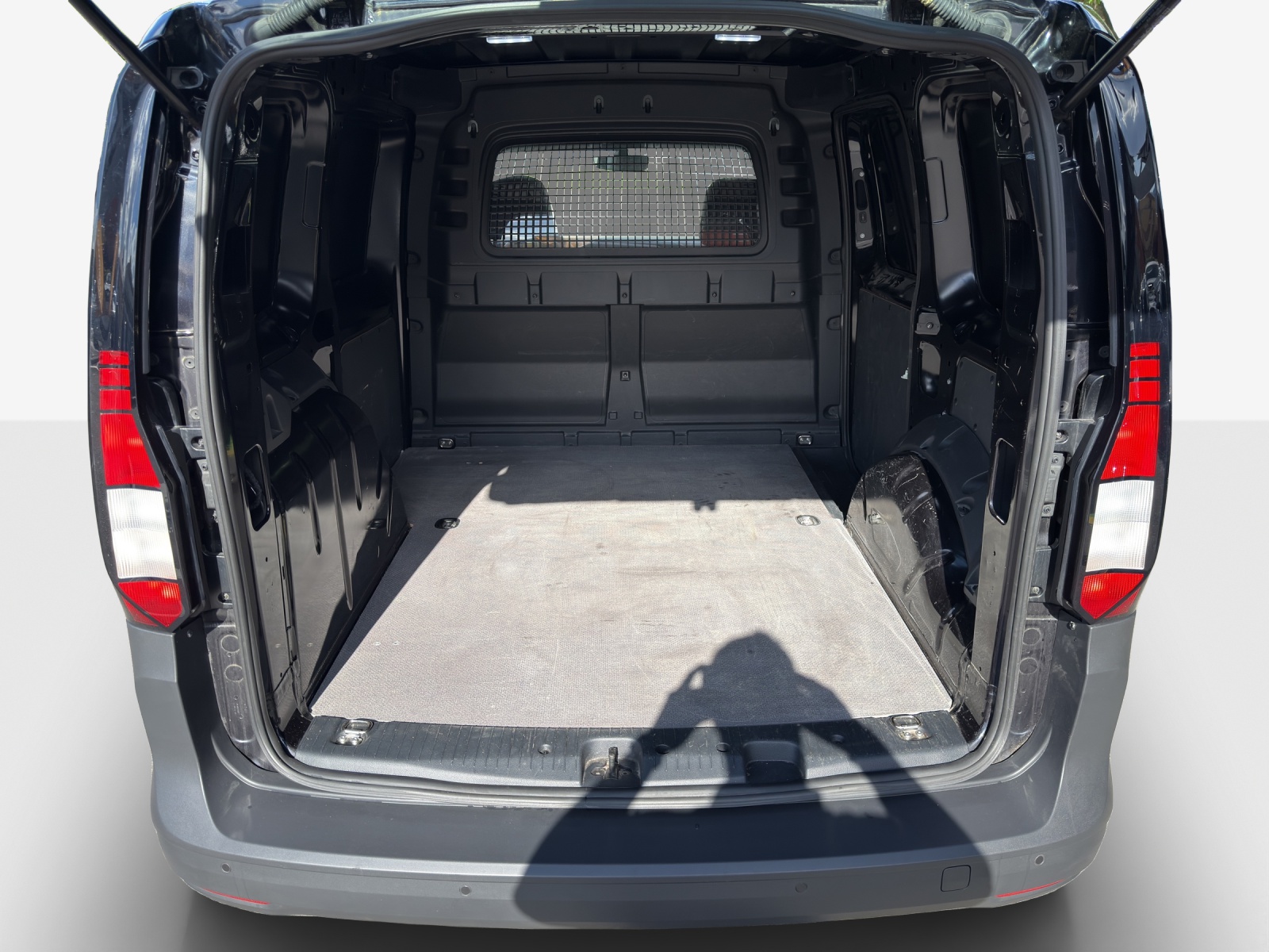 VW Caddy Cargo 2.0TDI 4Motion-image-12