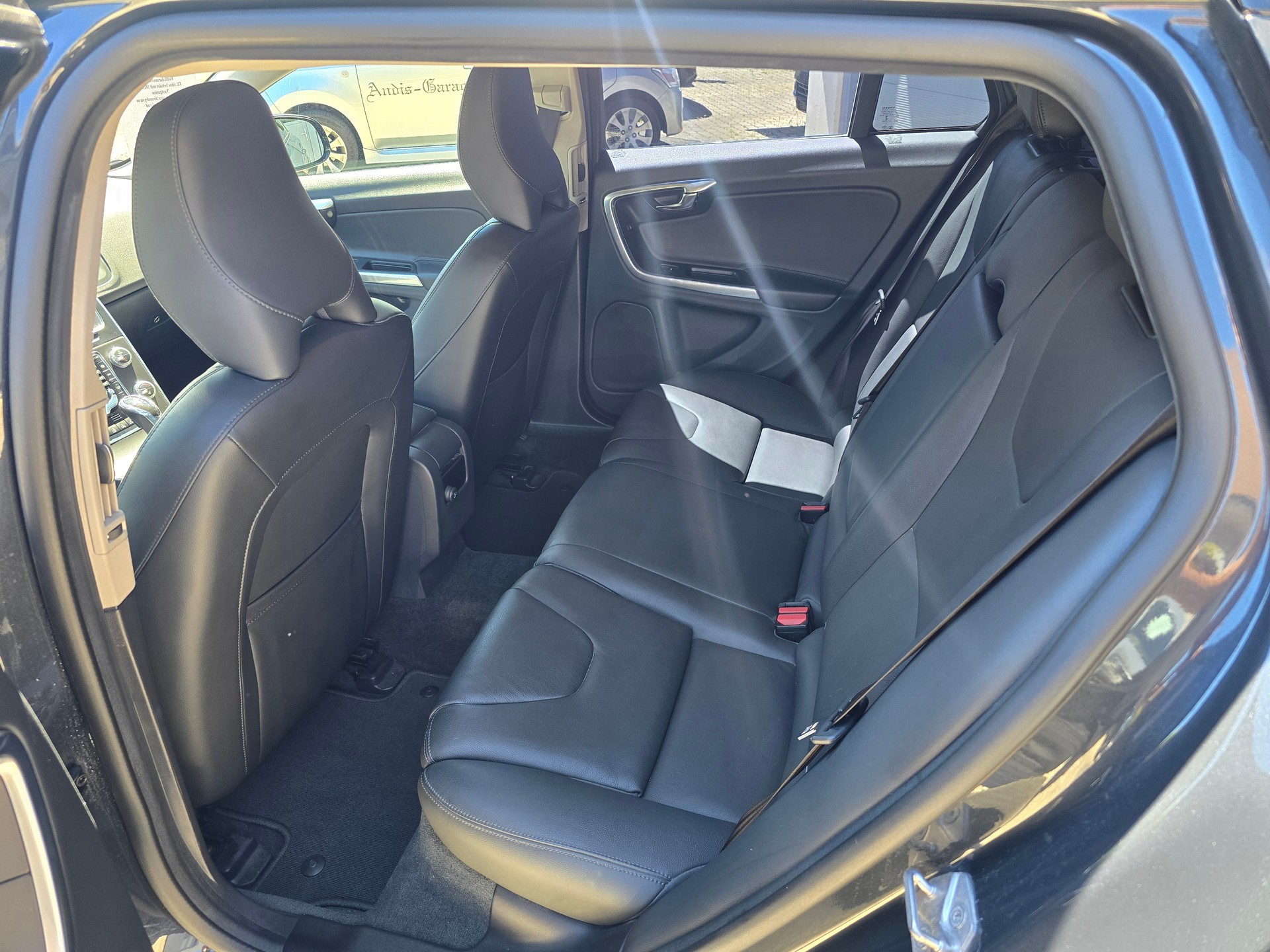 VOLVO V60 Cross Country D4 AWD Momentum Geartronic-image-8