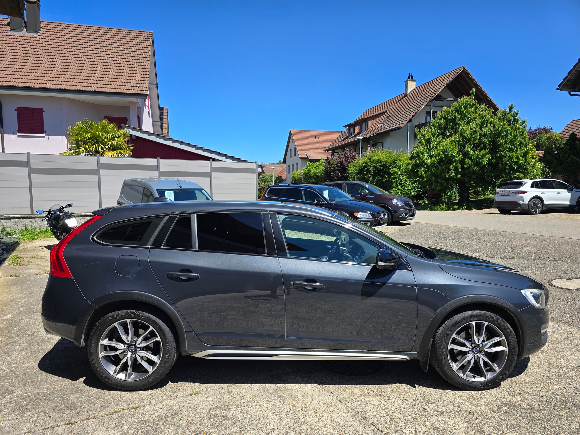 VOLVO V60 Cross Country D4 AWD Momentum Geartronic-image-3