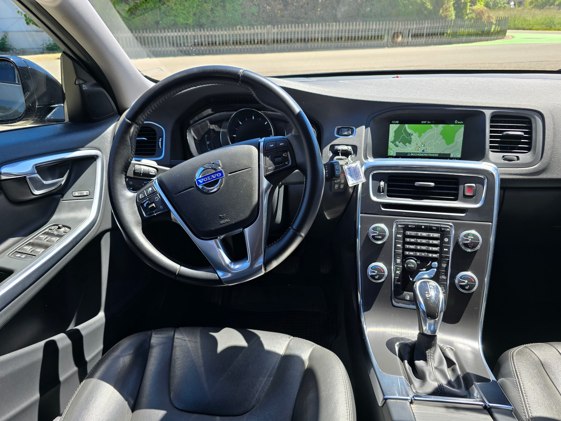 VOLVO V60 Cross Country D4 AWD Momentum Geartronic-image-7
