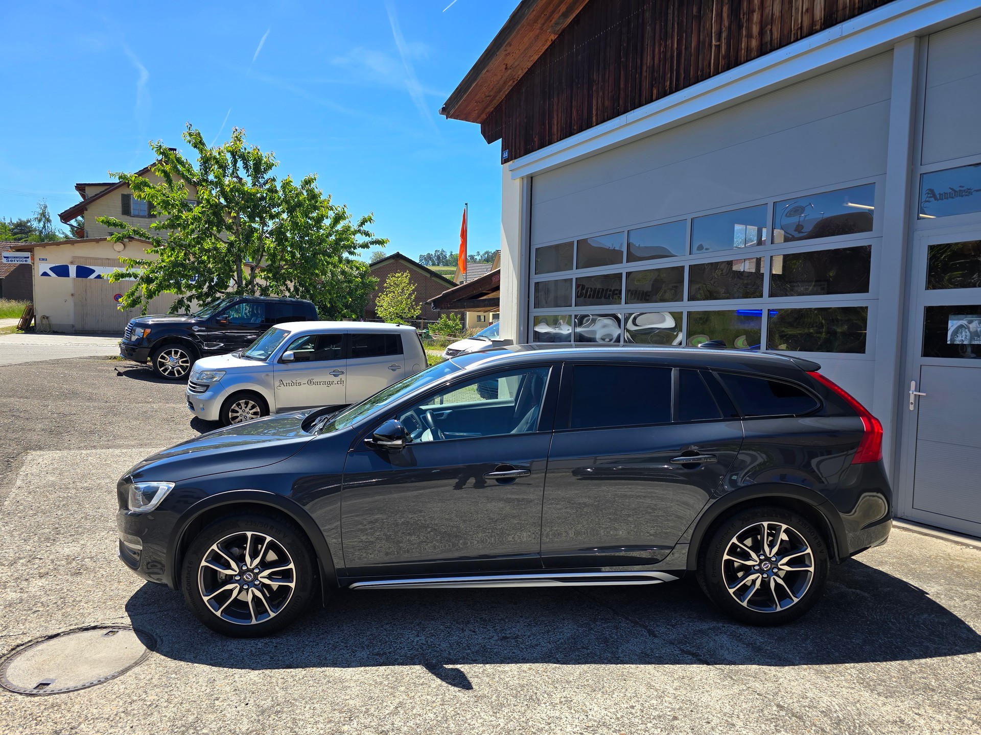 VOLVO V60 Cross Country D4 AWD Momentum Geartronic-image-1