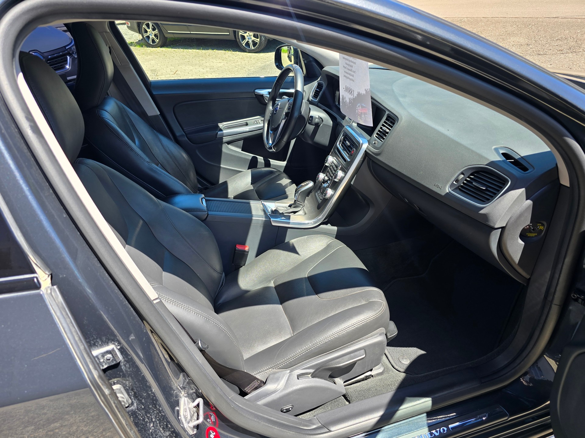 VOLVO V60 Cross Country D4 AWD Momentum Geartronic-image-6