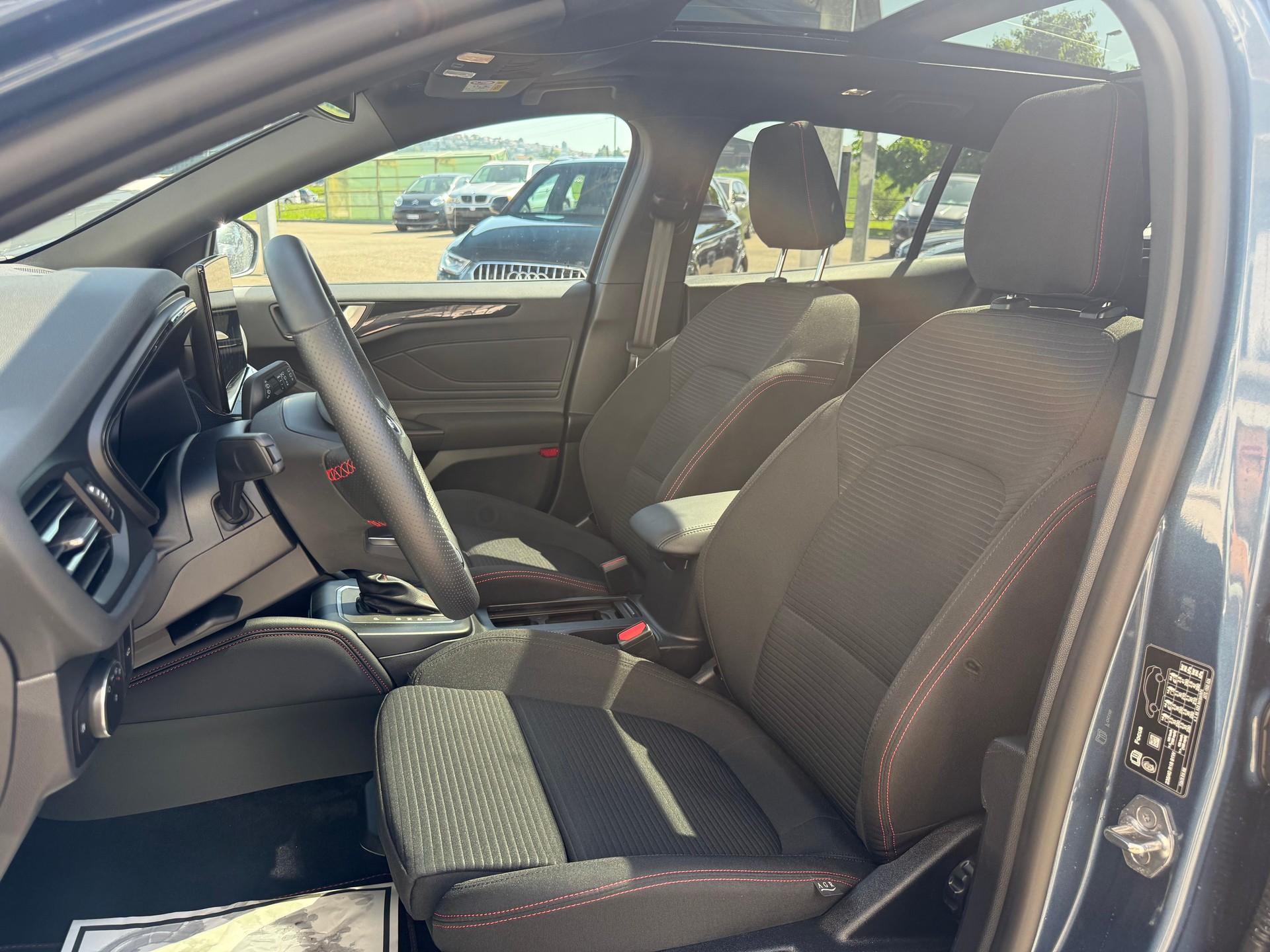 FORD Focus Station Wagon 1.0i EcoB Hybrid 155 ST-Line X-image-7