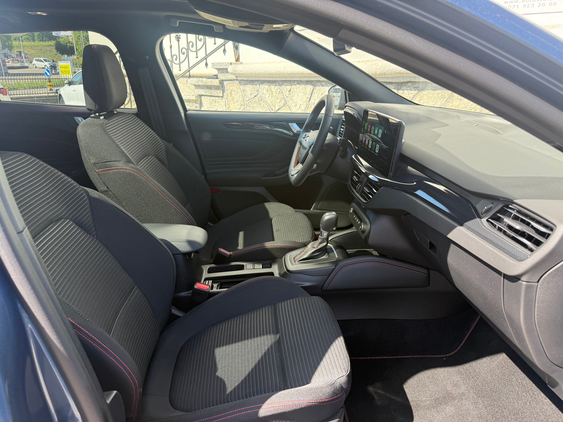 FORD Focus Station Wagon 1.0i EcoB Hybrid 155 ST-Line X-image-12