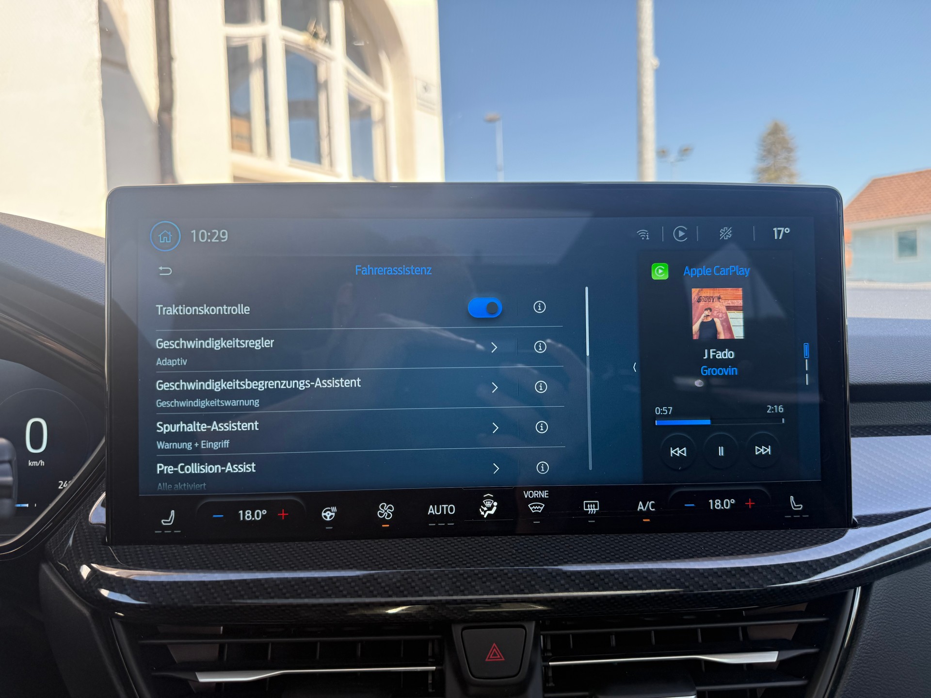 FORD Focus Station Wagon 1.0i EcoB Hybrid 155 ST-Line X-image-17
