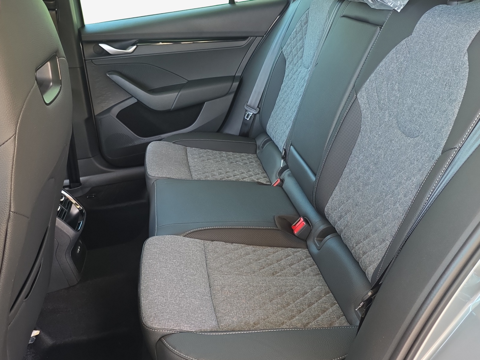 SKODA Octavia Combi 2.0 TSI DSG Dynamic 4x4-image-11