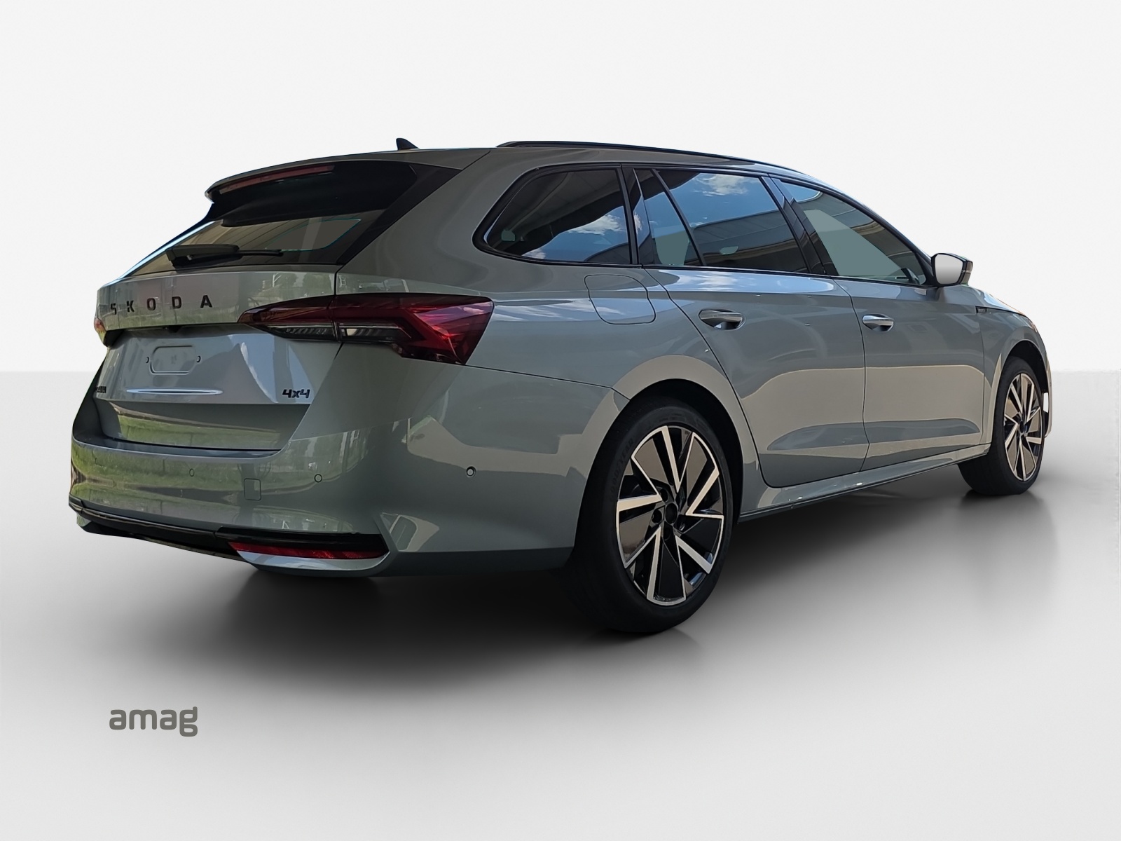 SKODA Octavia Combi 2.0 TSI DSG Dynamic 4x4-image-4