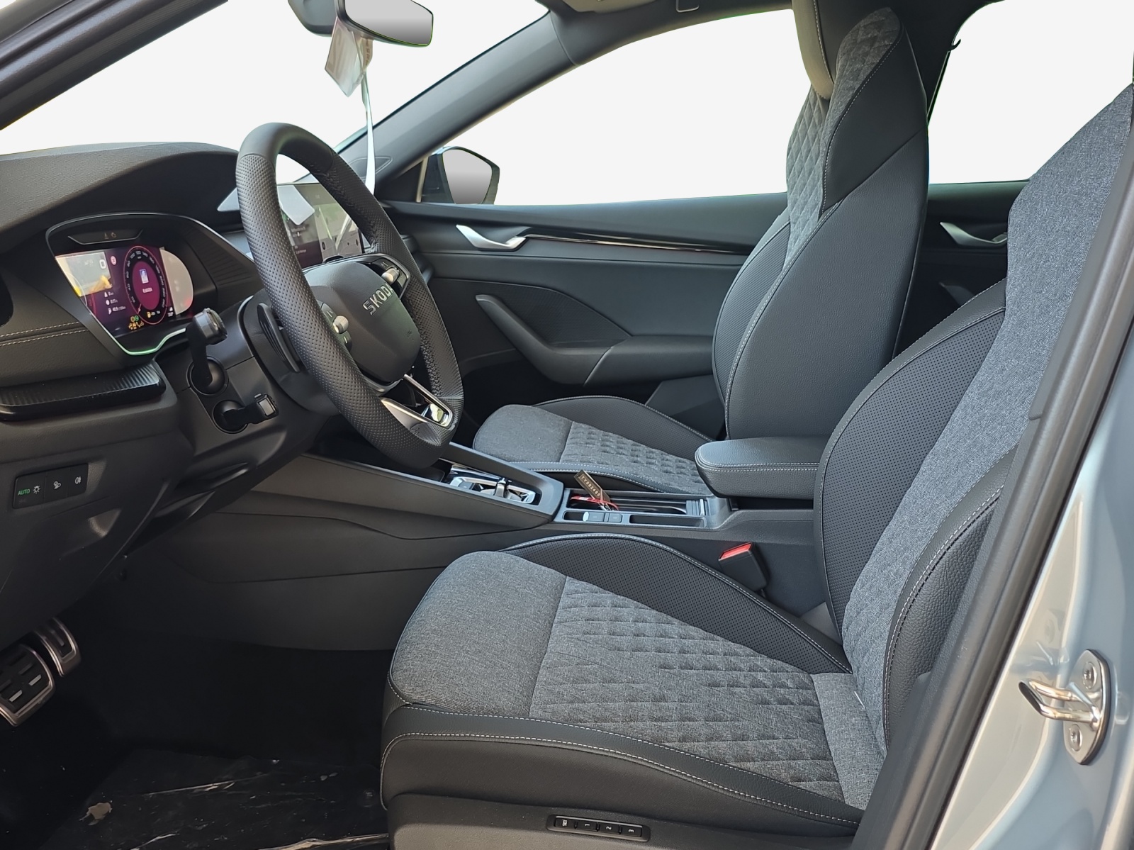 SKODA Octavia Combi 2.0 TSI DSG Dynamic 4x4-image-7