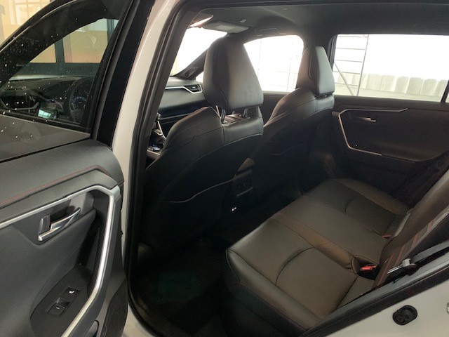 TOYOTA RAV-4 2.5 Plug-In-Hybrid Platinum-image-8