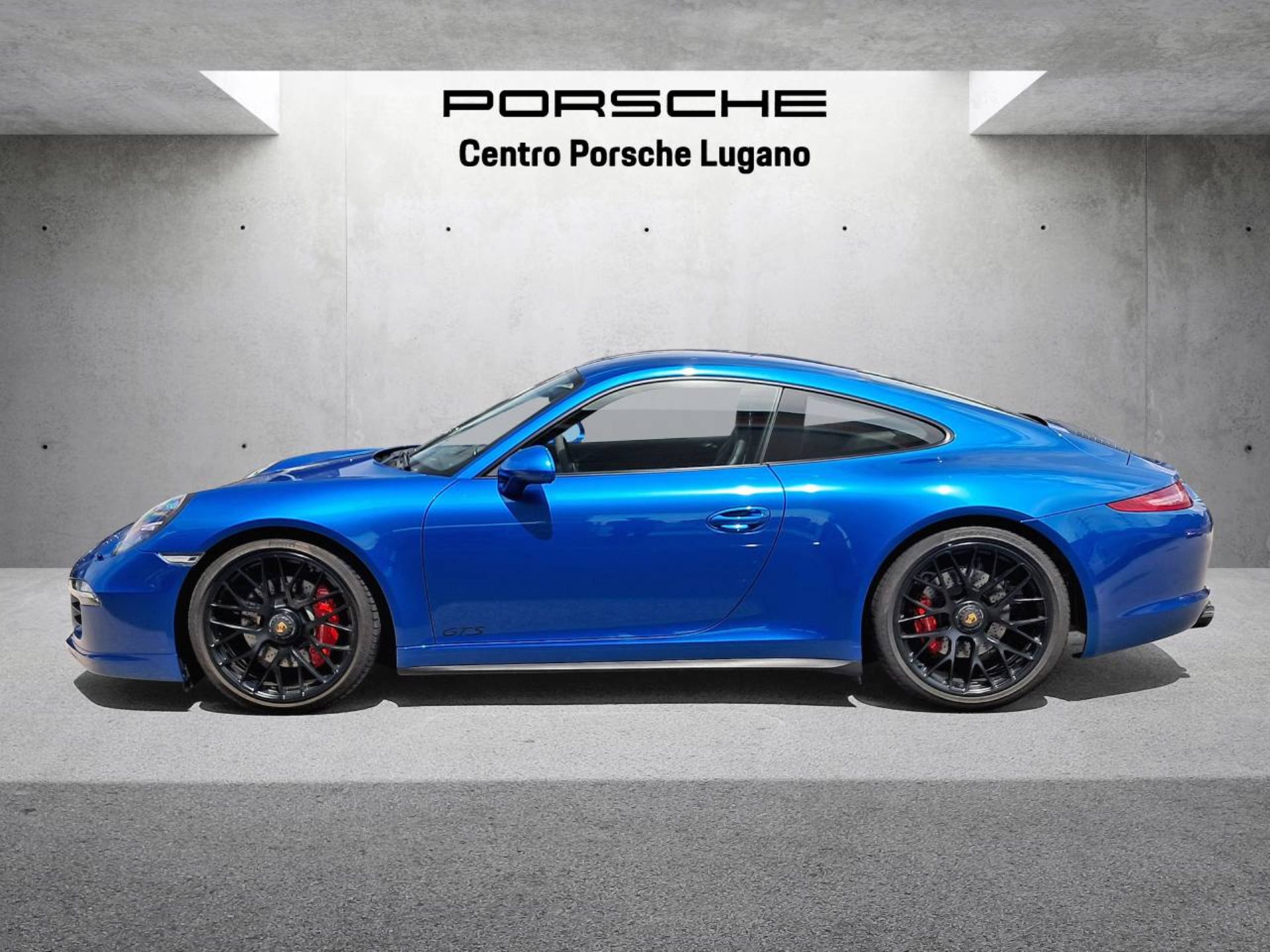 PORSCHE 911 Carrera GTS-image-1