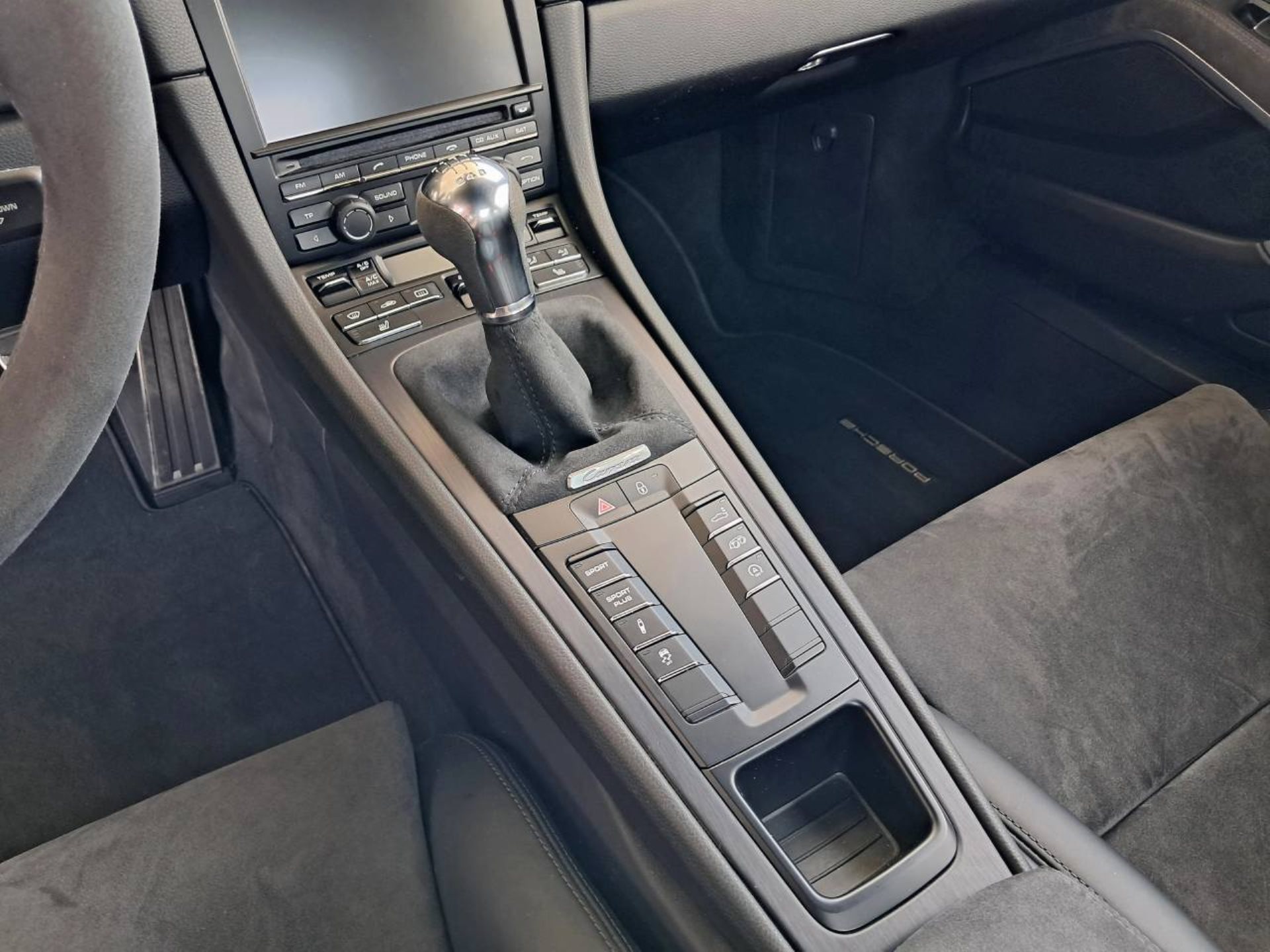 PORSCHE 911 Carrera GTS-image-28