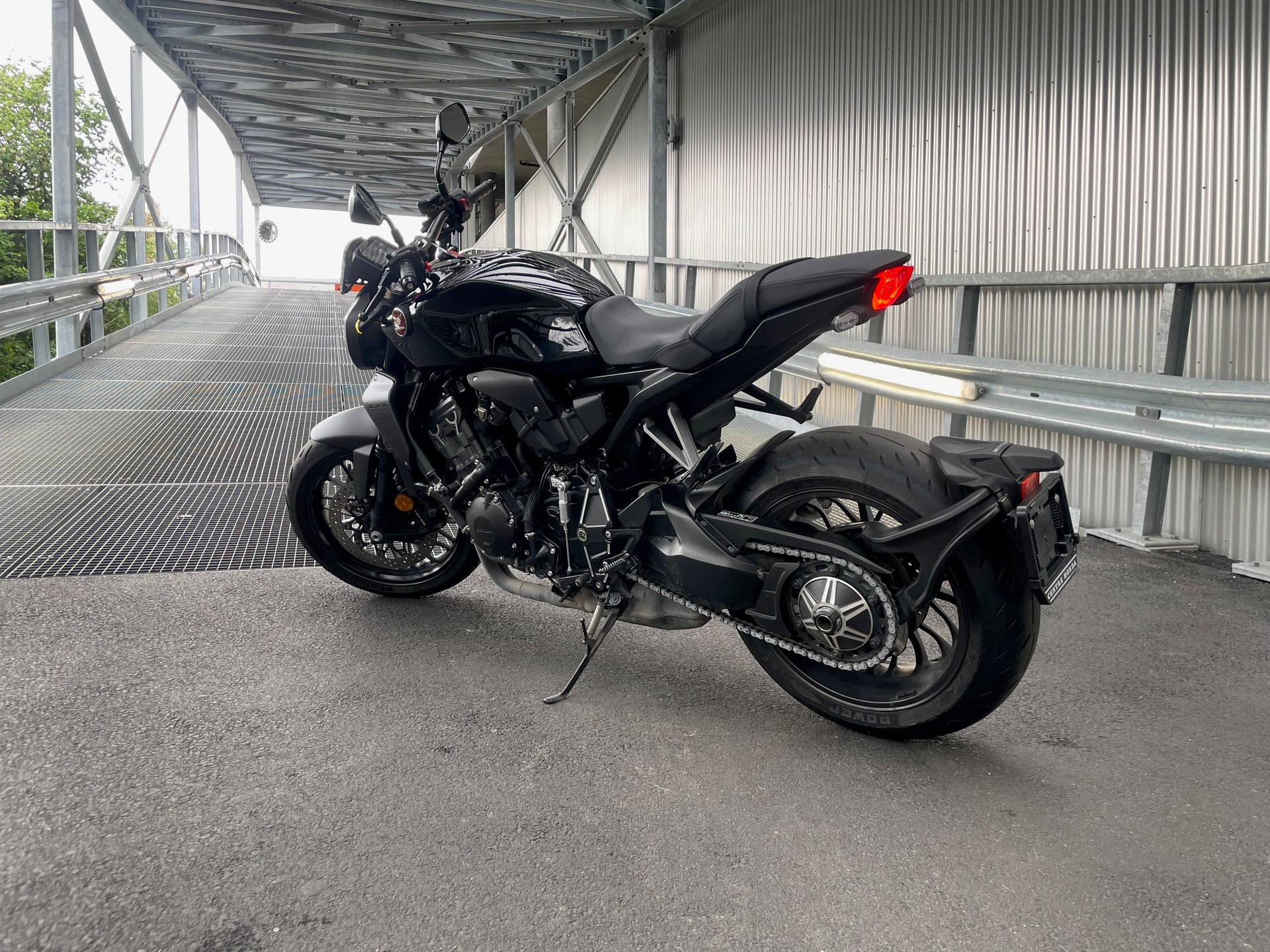 HONDA CB 1000 R-showroom-element-2