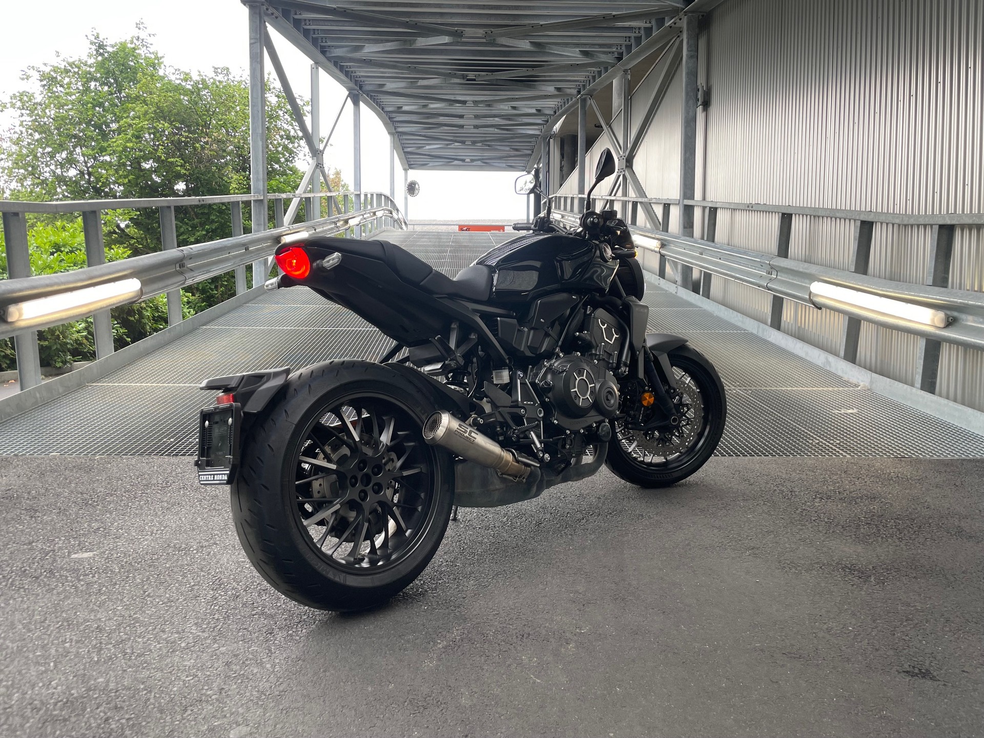 HONDA CB 1000 R-showroom-element-3