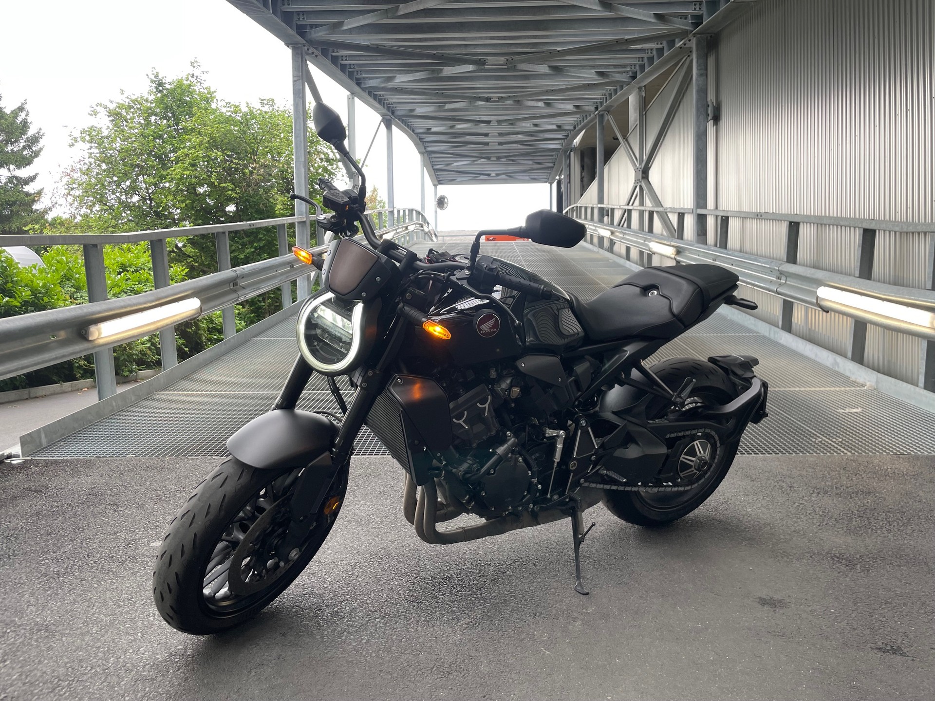 HONDA CB 1000 R-showroom-element-1