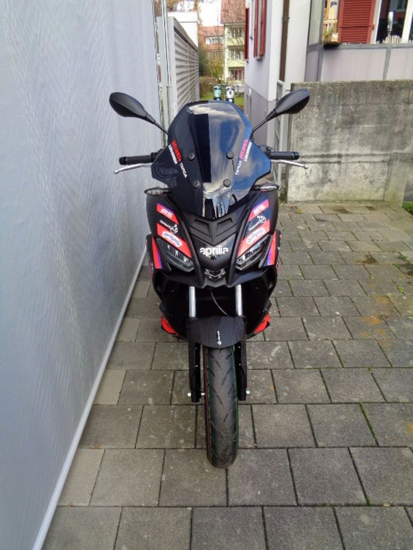 APRILIA SR GT 125 ABS-showroom-element-2