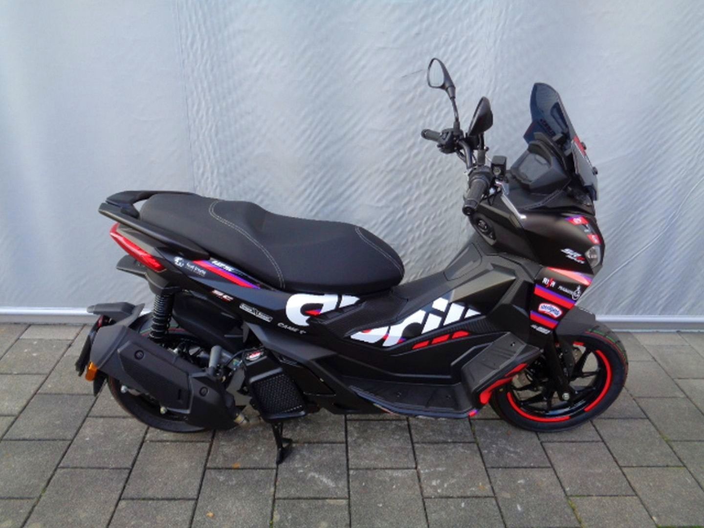 APRILIA SR GT 125 ABS-showroom-element-3