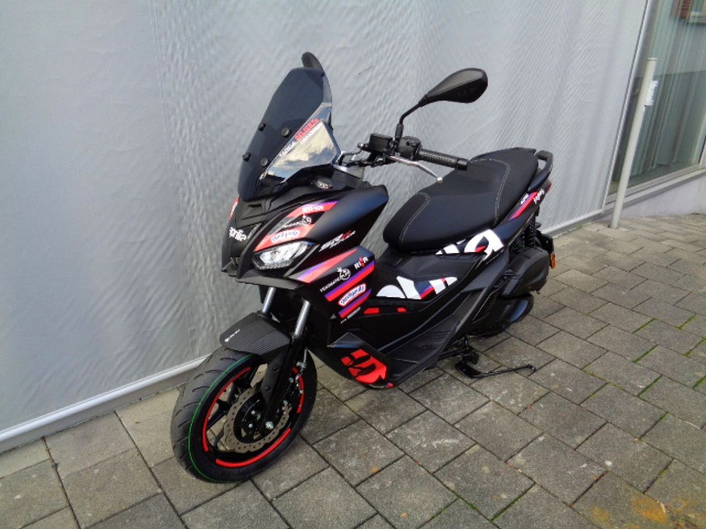 APRILIA SR GT 125 ABS-showroom-element-1