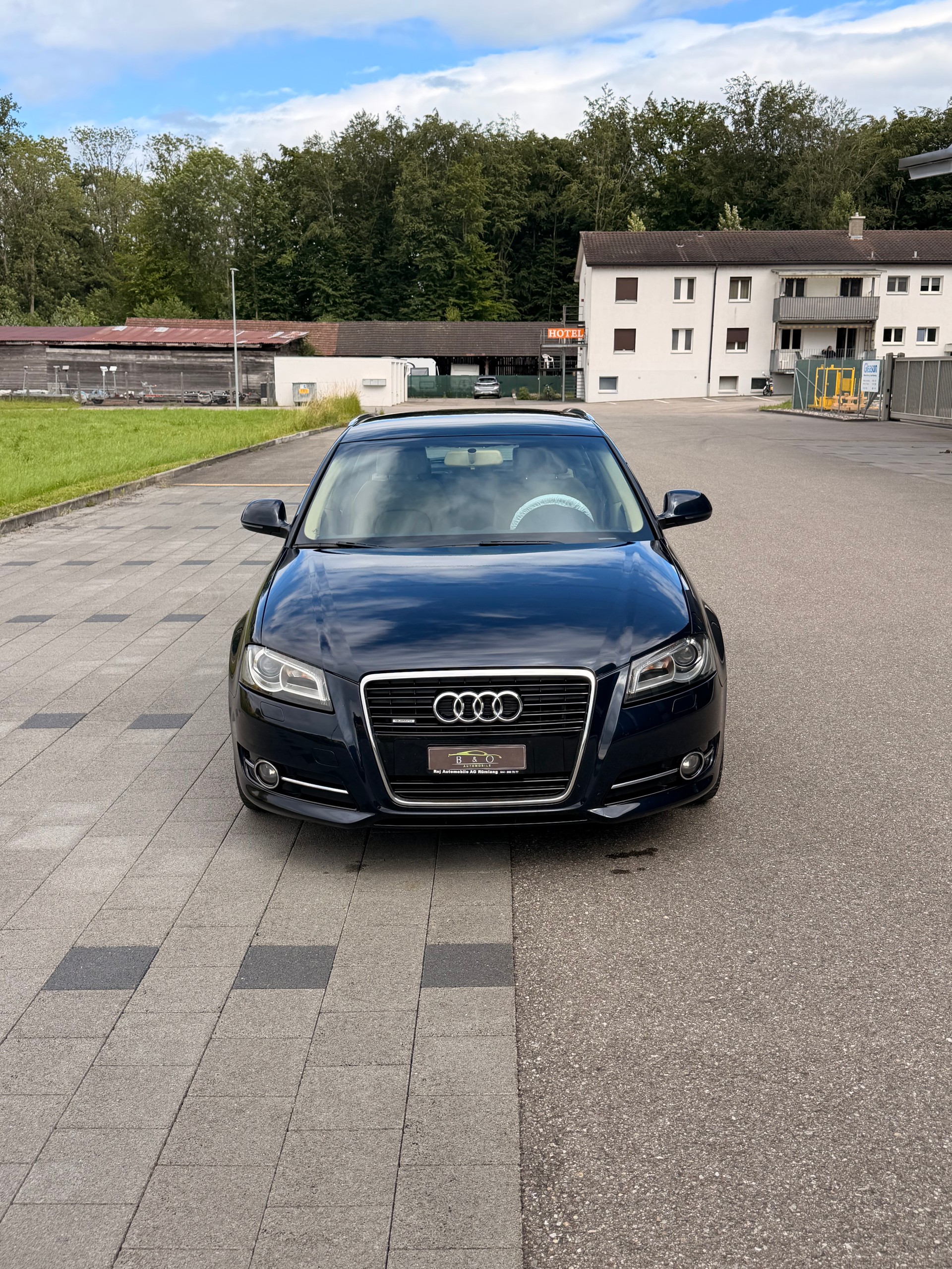AUDI A3 Sportback 1.8 TFSI Ambiente quattro-image-1
