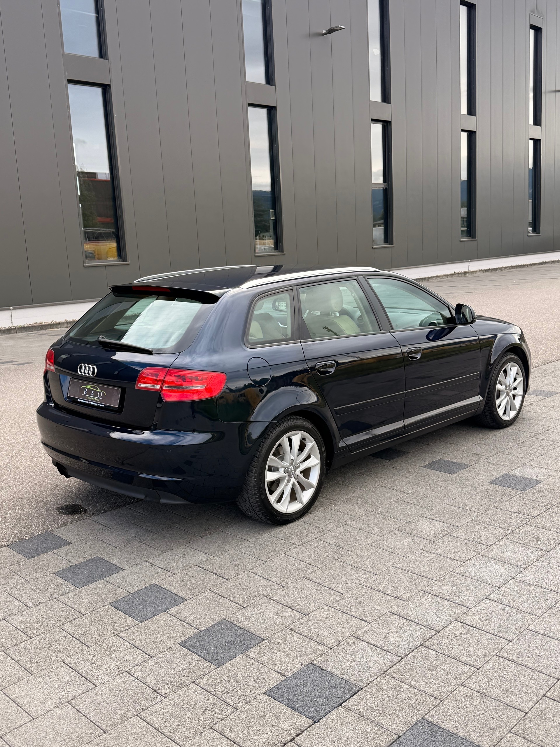 AUDI A3 Sportback 1.8 TFSI Ambiente quattro-image-3