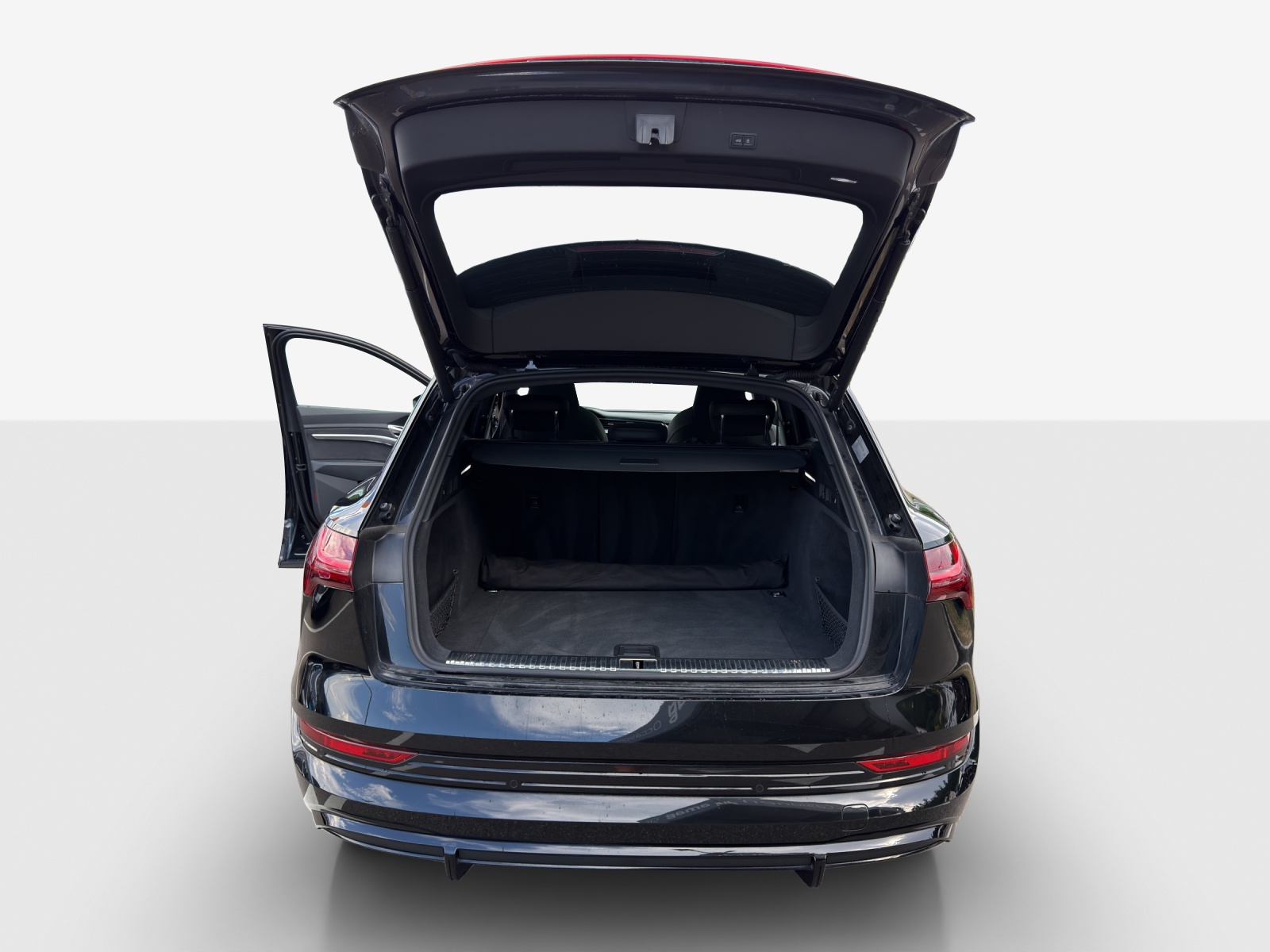 AUDI e-tron S quattro-image-12