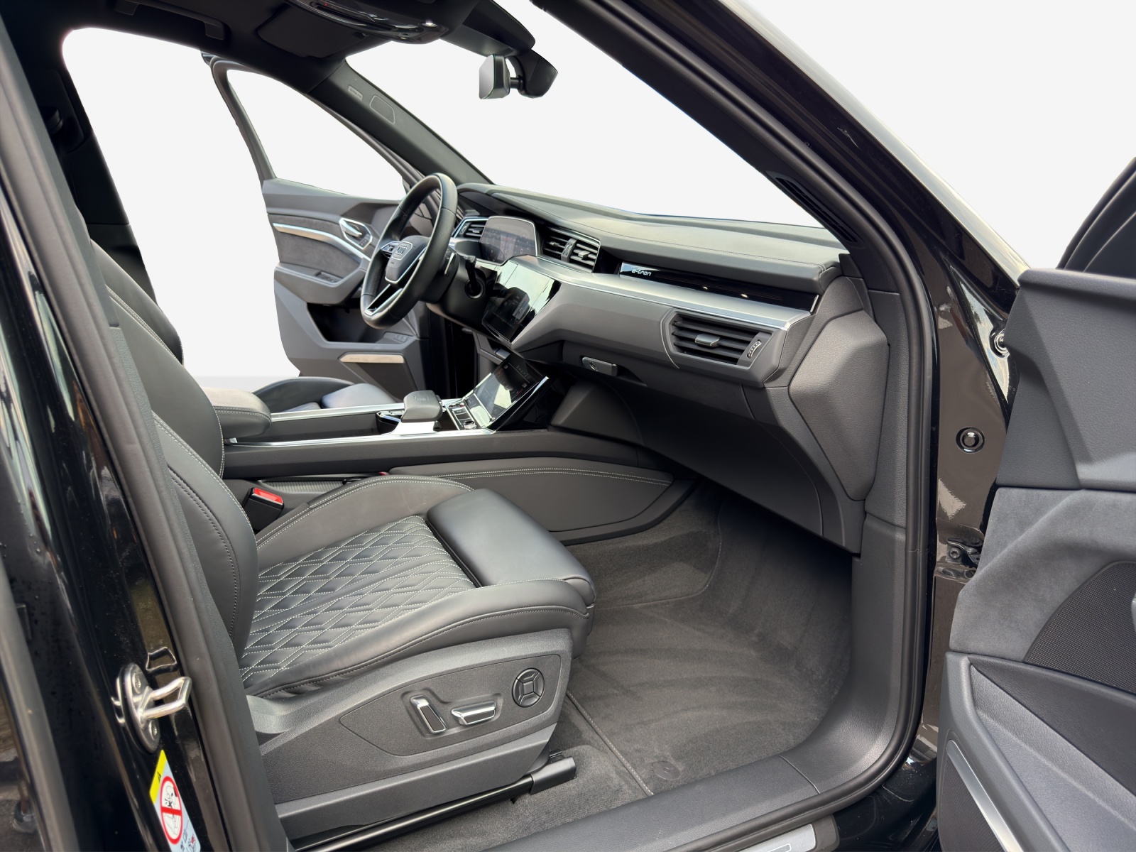 AUDI e-tron S quattro-image-13