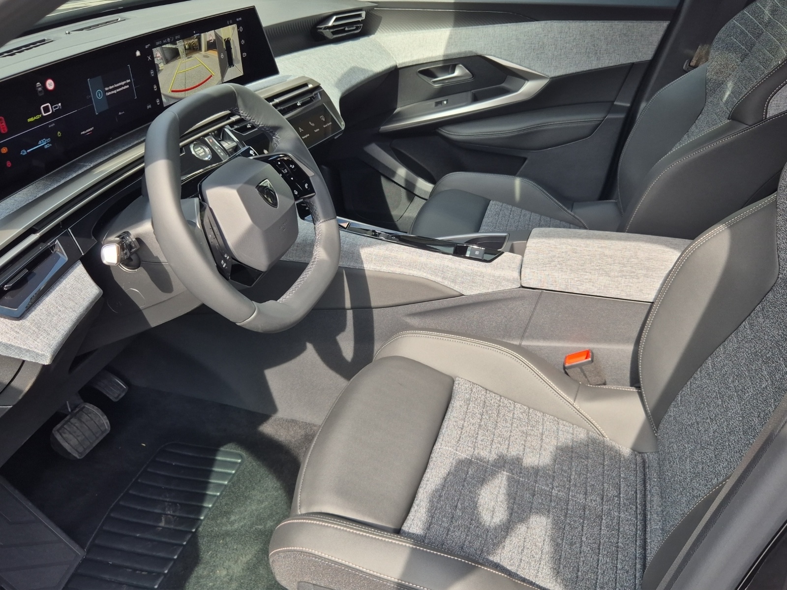 PEUGEOT 3008 e-Allure Premium AWD-image-14