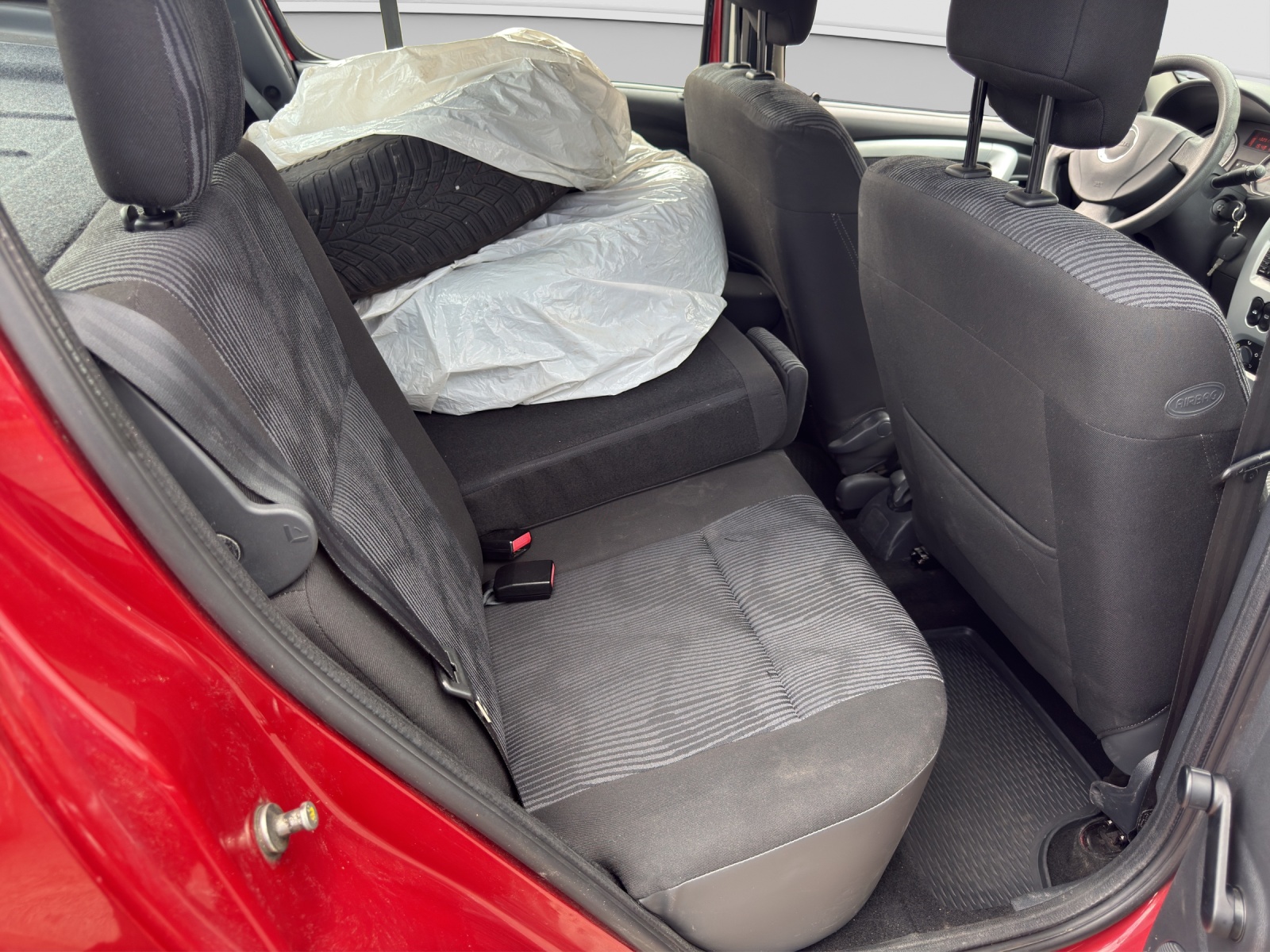 DACIA Sandero 1.6 Lauréate-image-9
