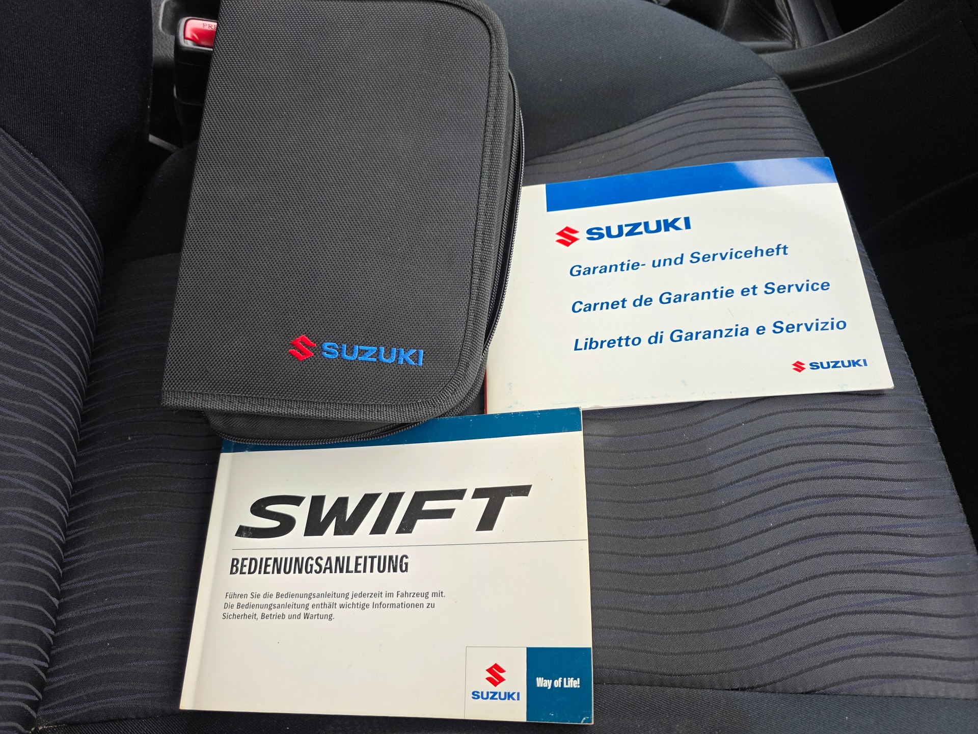 SUZUKI Swift 1.2i 16V GL Top 4x4-image-13