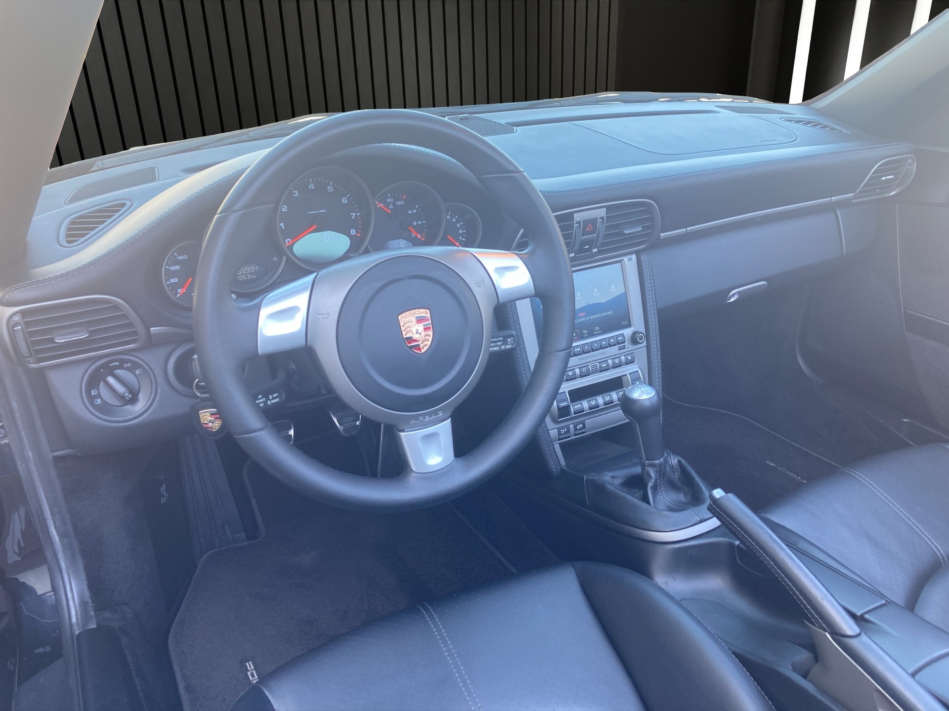 PORSCHE 911 Carrera 4 Cabriolet-image-9