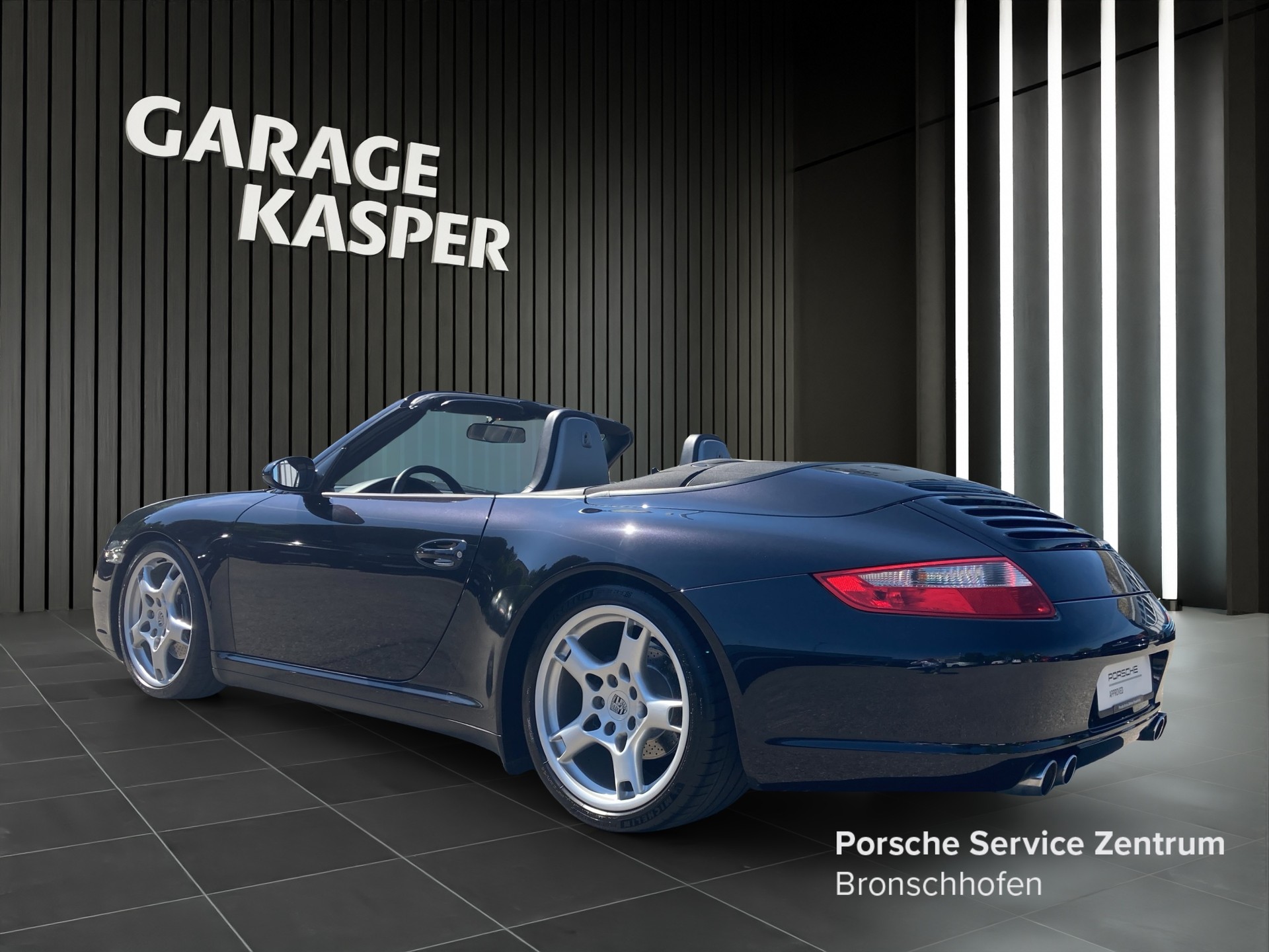 PORSCHE 911 Carrera 4 Cabriolet-image-2