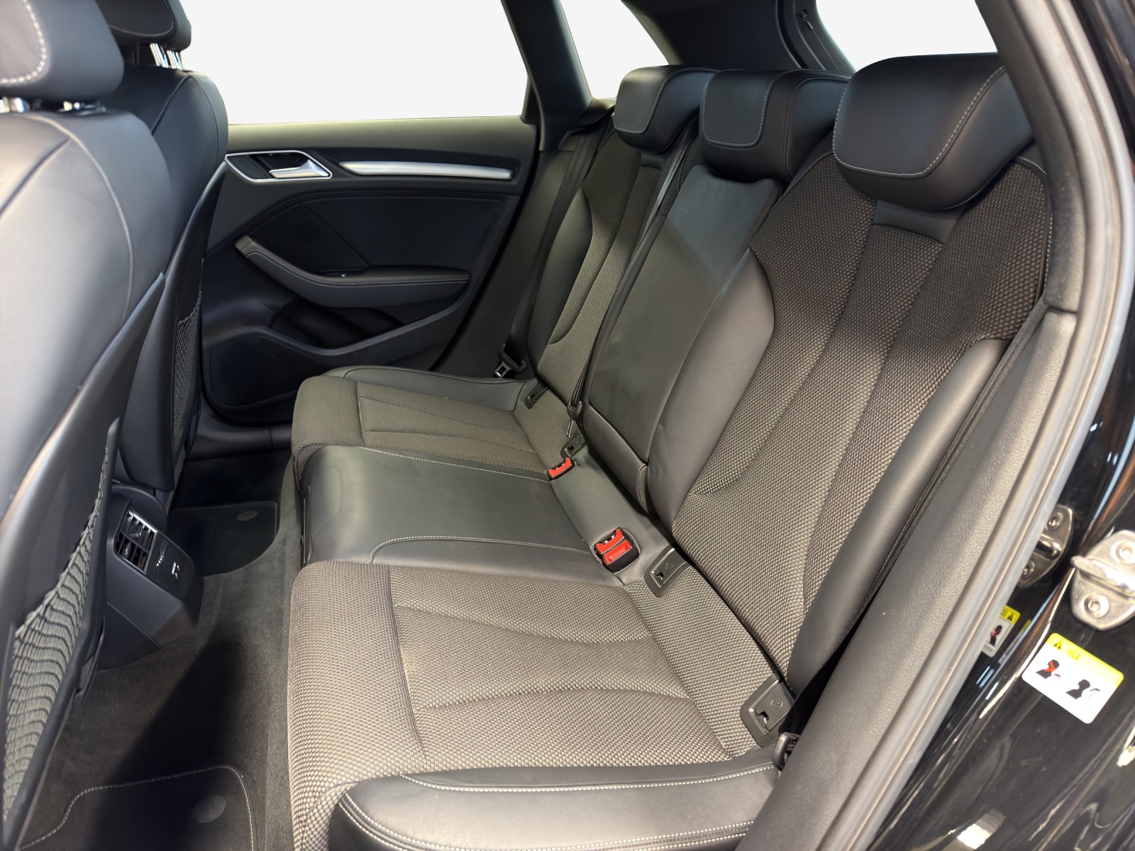 AUDI A3 Sportback 1.5 TFSI S-tronic Sport-image-11