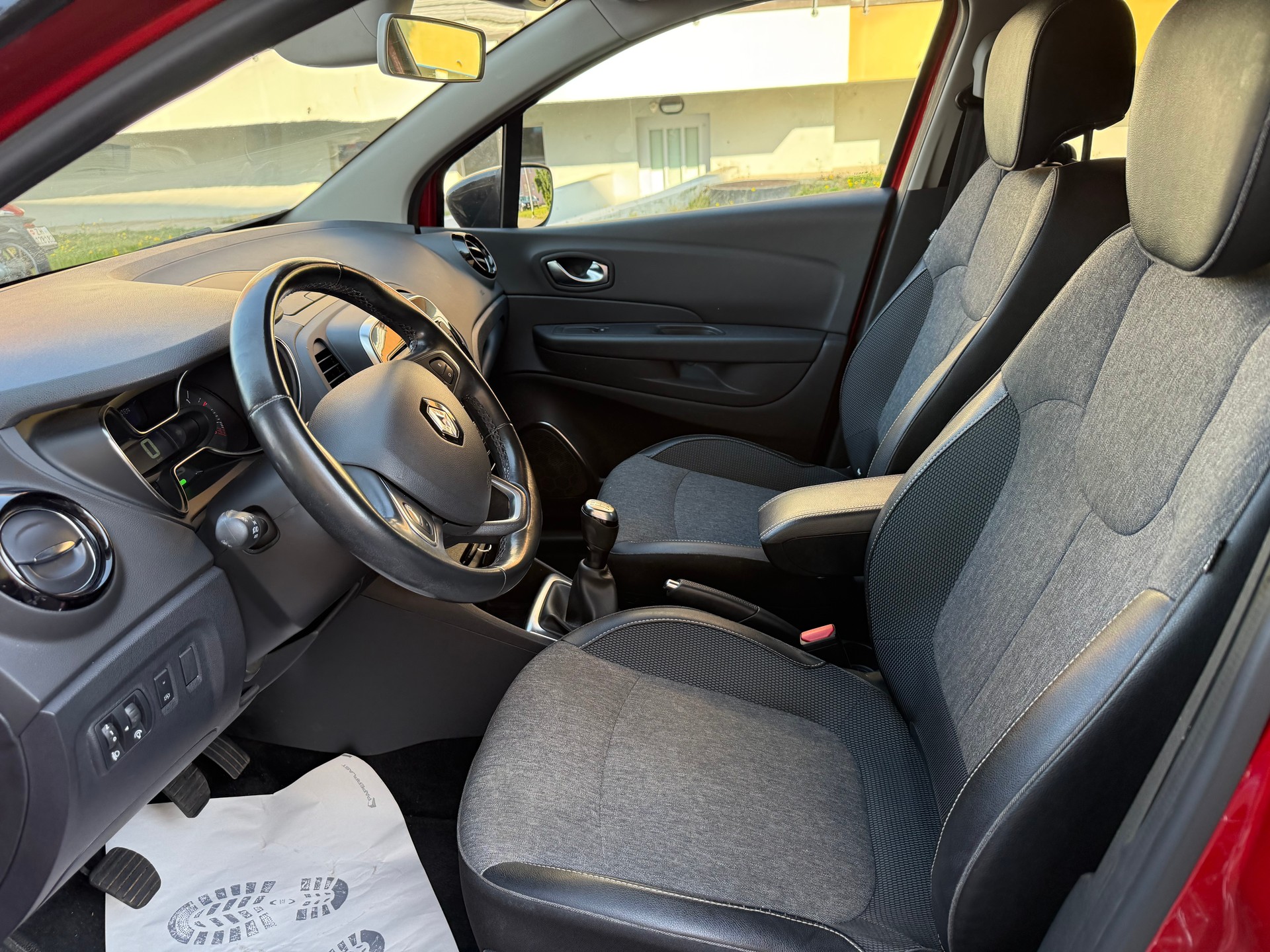RENAULT Captur 0.9 12V Business Line-image-6