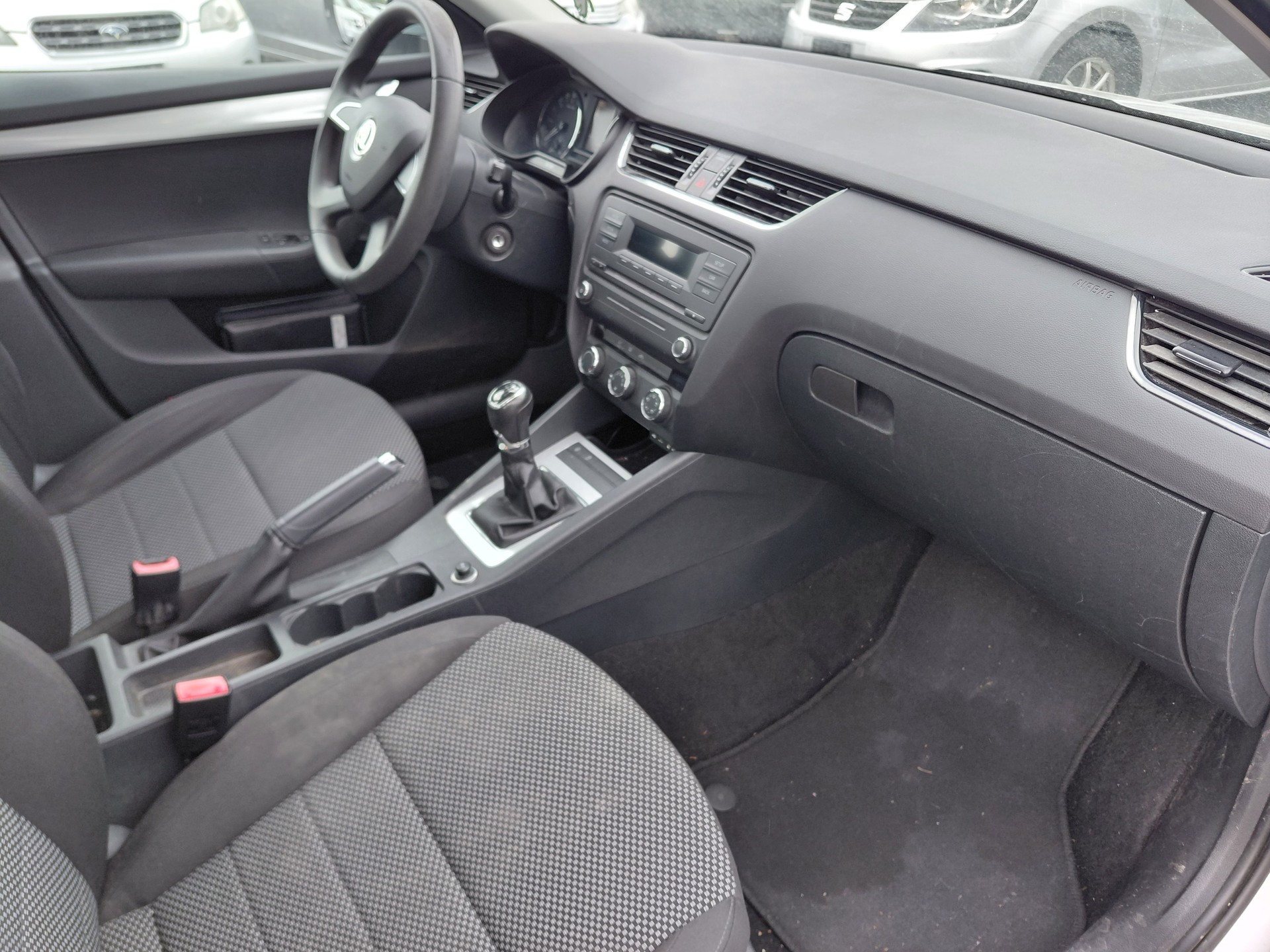 SKODA Octavia Combi 1.6 TDI Fresh 4x4-image-11