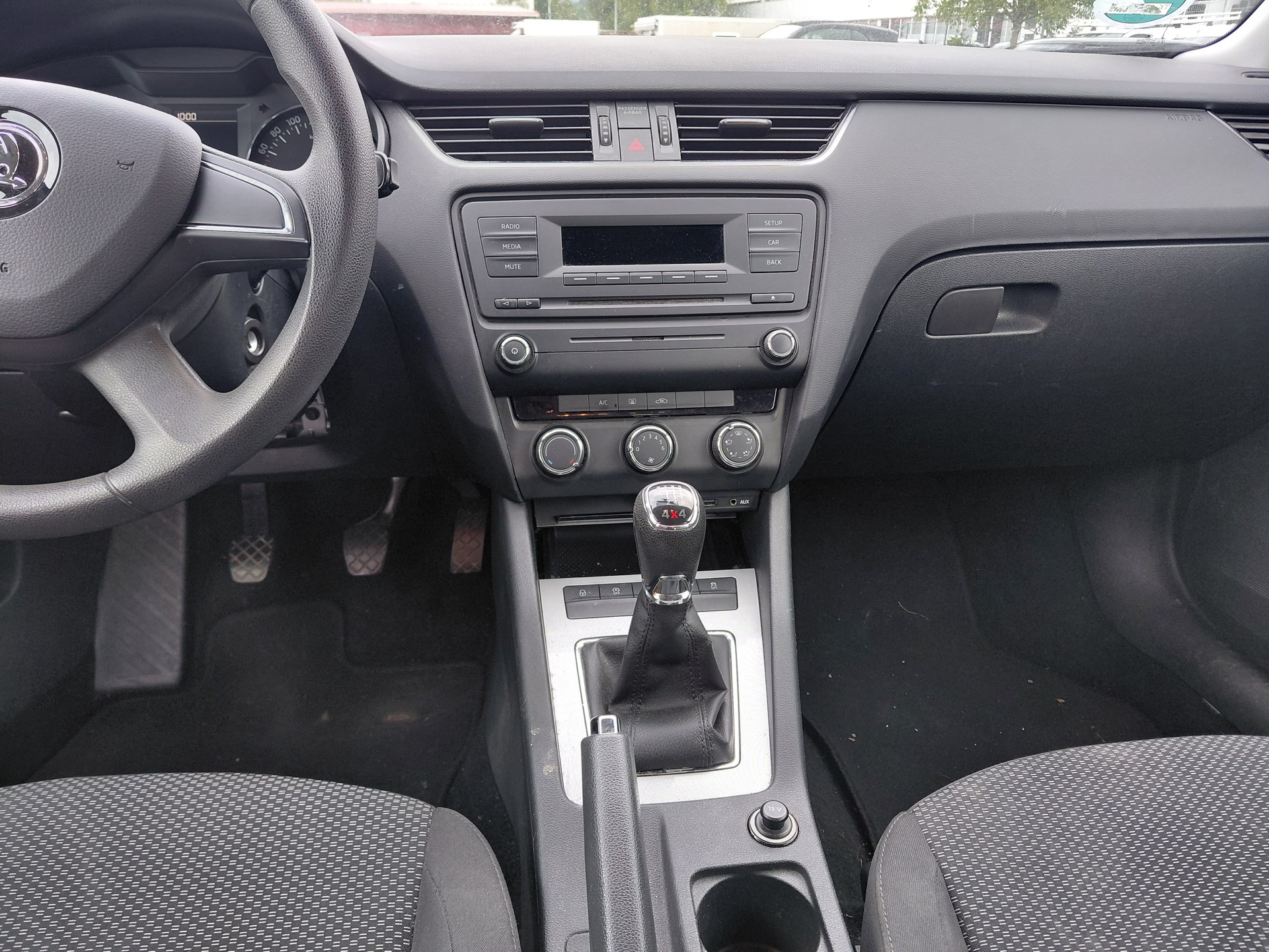 SKODA Octavia Combi 1.6 TDI Fresh 4x4-image-8