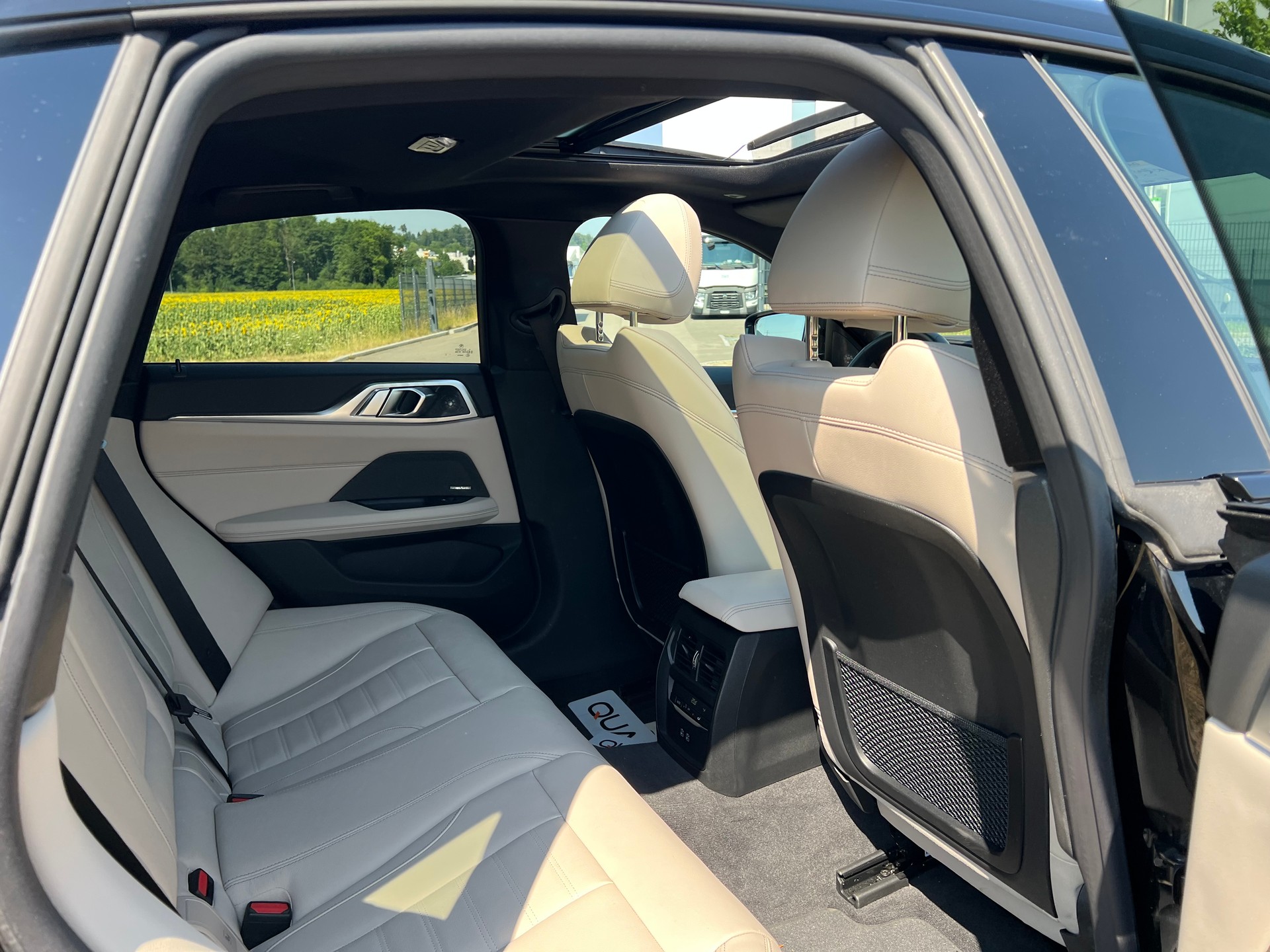 BMW M440i xDrive 48V Gran Coupé Steptronic- 360°-Kamera-image-28