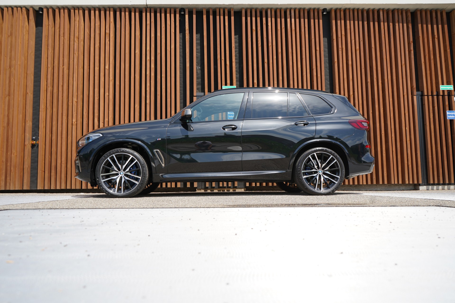 BMW X5 xDRIVE M50i BLACK STEPTRONIC l 530 PS-image-1