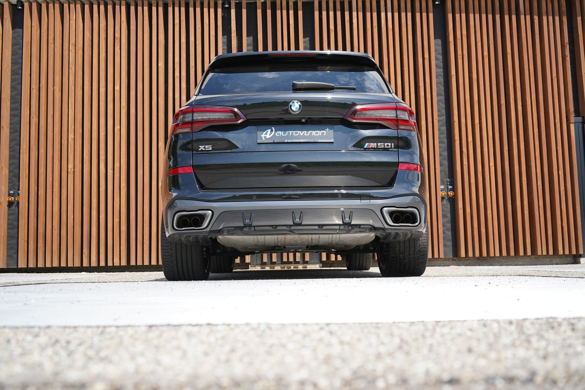 BMW X5 xDRIVE M50i BLACK STEPTRONIC l 530 PS-image-16