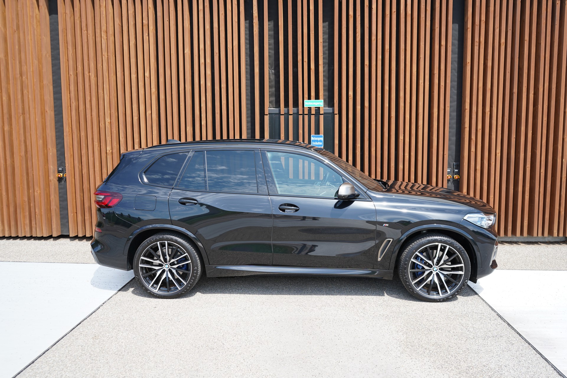 BMW X5 xDRIVE M50i BLACK STEPTRONIC l 530 PS-image-2
