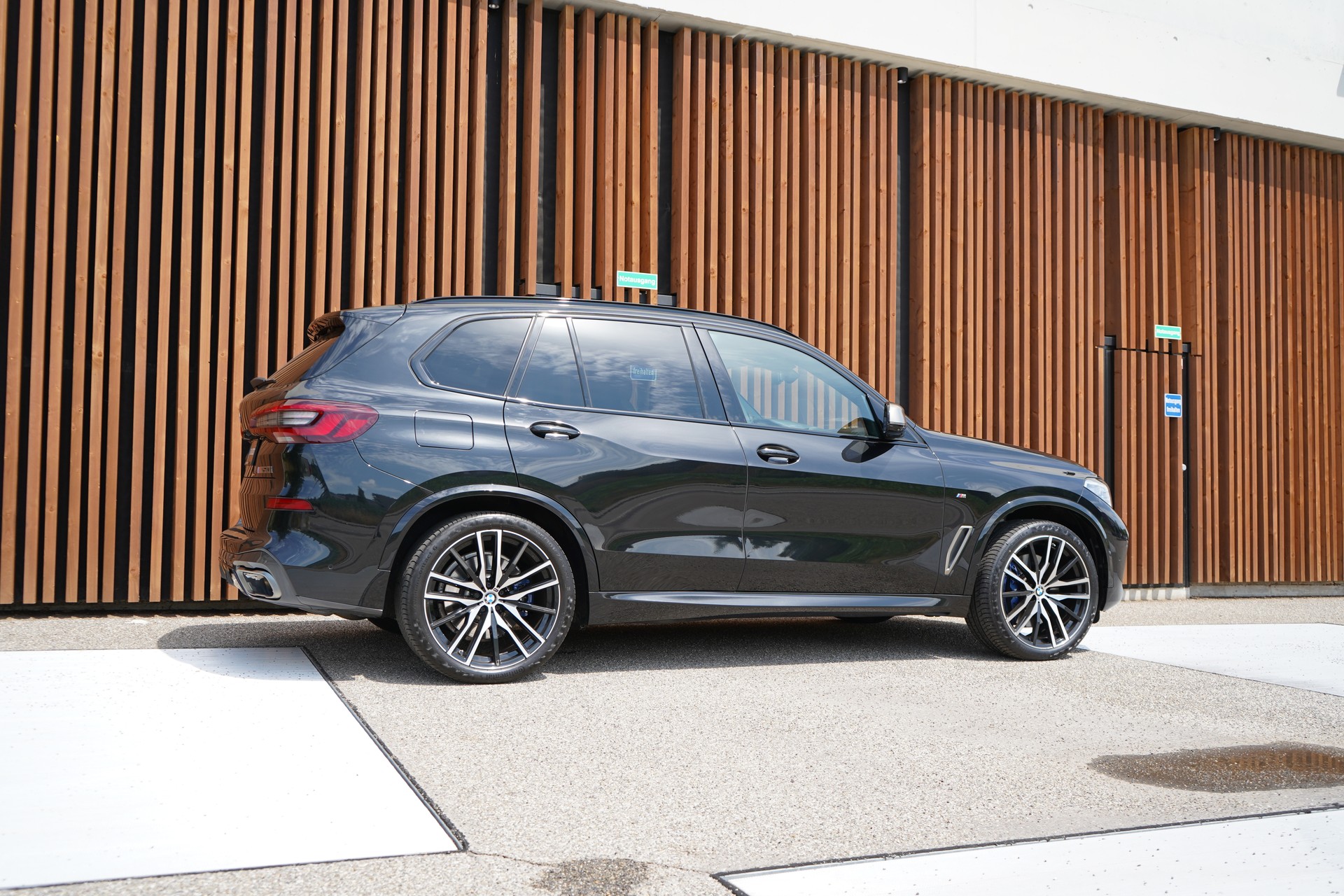 BMW X5 xDRIVE M50i BLACK STEPTRONIC l 530 PS-image-4
