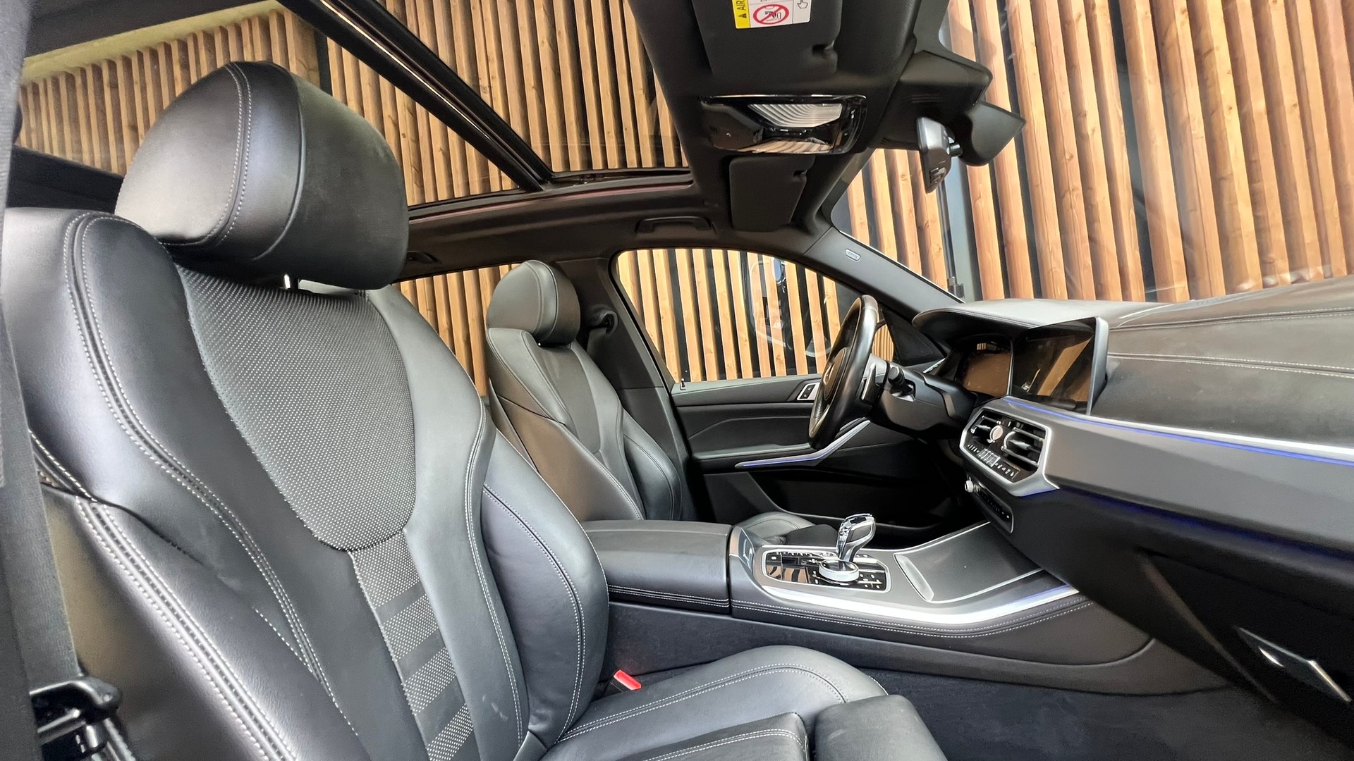 BMW X5 xDRIVE M50i BLACK STEPTRONIC l 530 PS-image-23