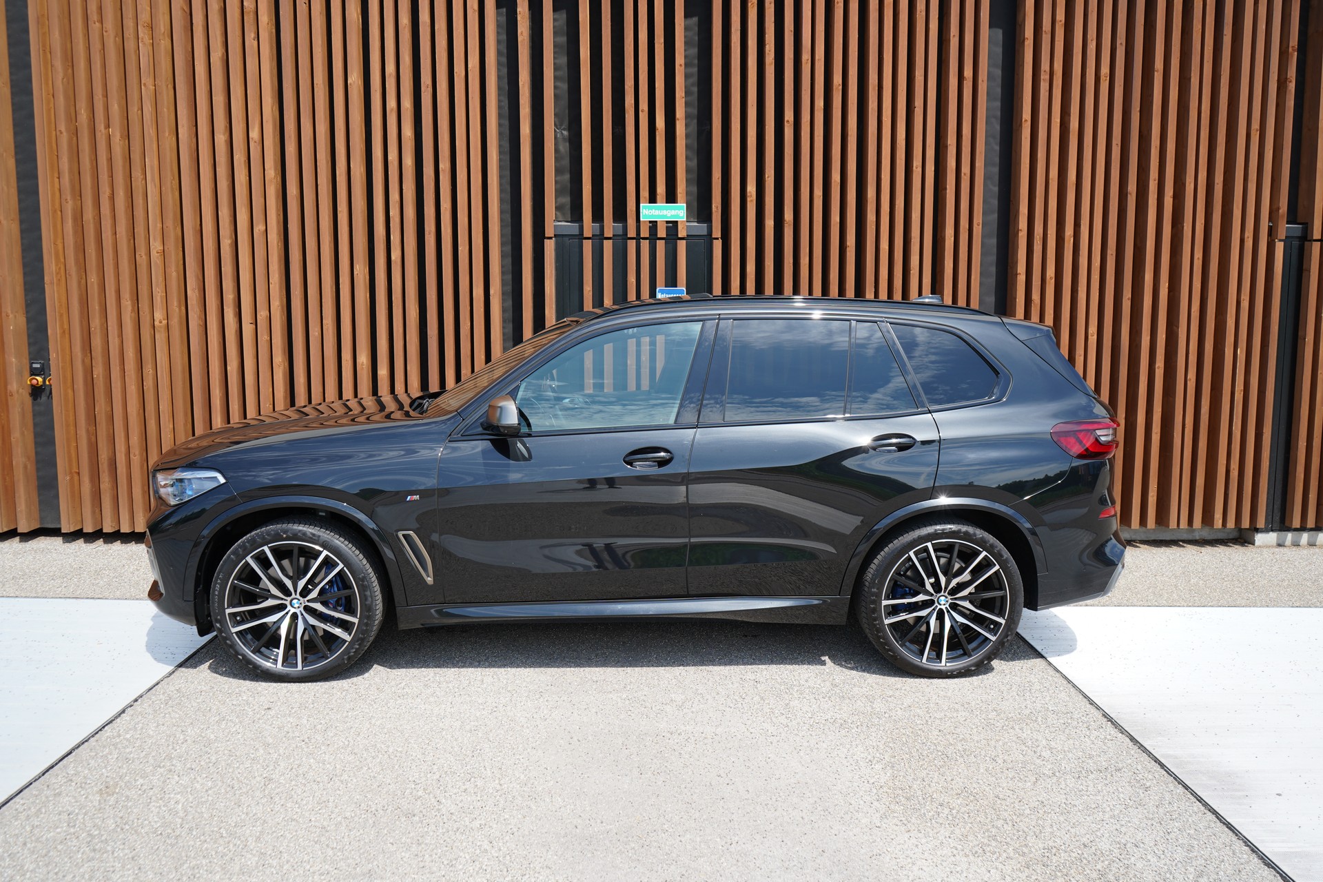 BMW X5 xDRIVE M50i BLACK STEPTRONIC l 530 PS-image-3