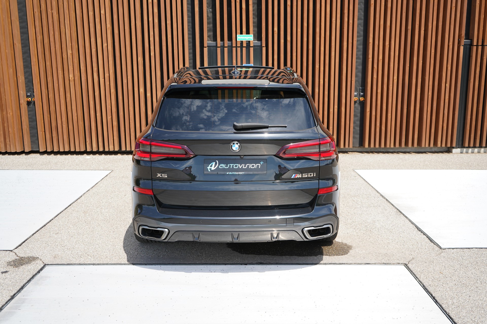 BMW X5 xDRIVE M50i BLACK STEPTRONIC l 530 PS-image-15