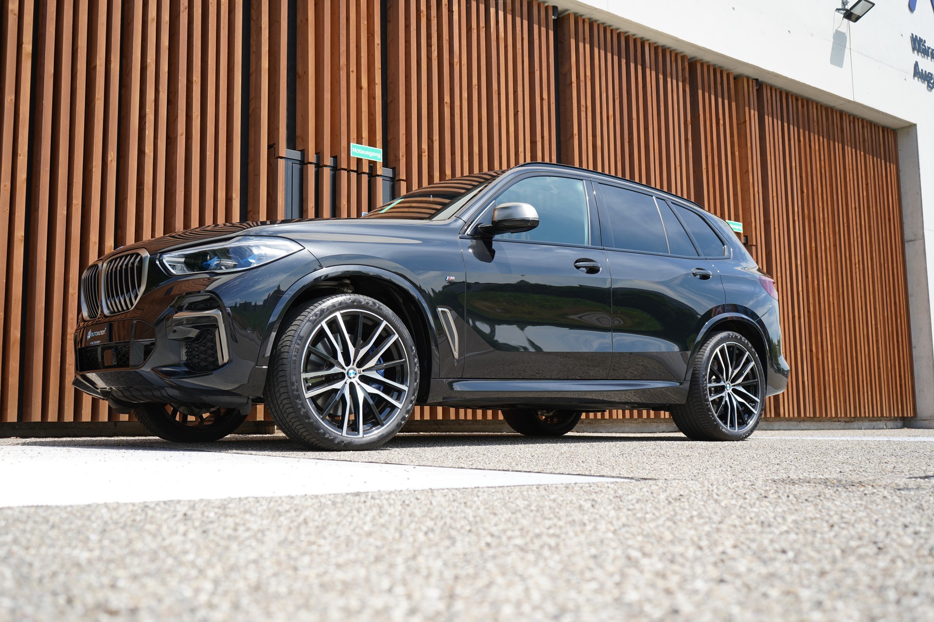 BMW X5 xDRIVE M50i BLACK STEPTRONIC l 530 PS-image-9