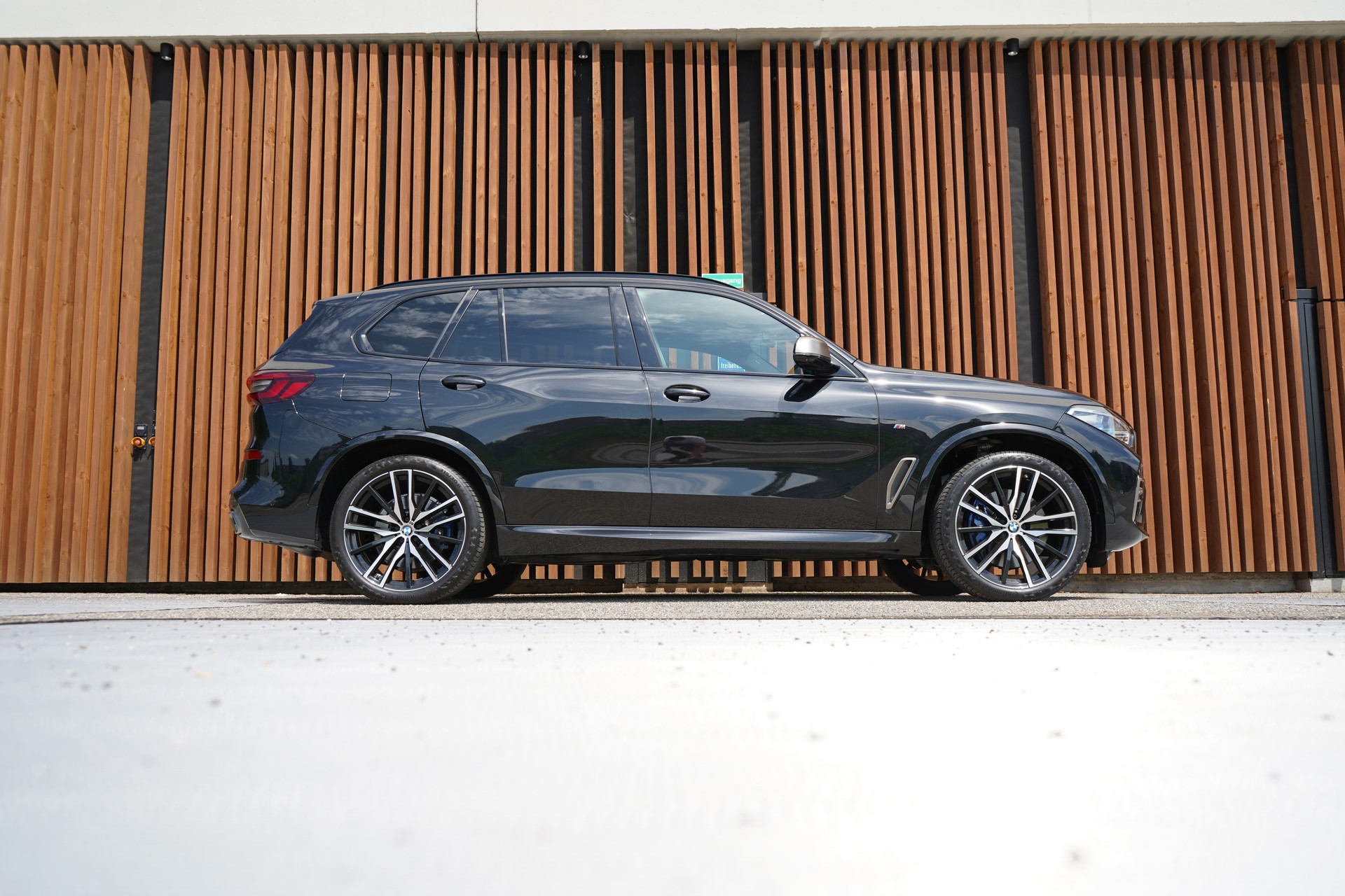 BMW X5 xDRIVE M50i BLACK STEPTRONIC l 530 PS-image-0