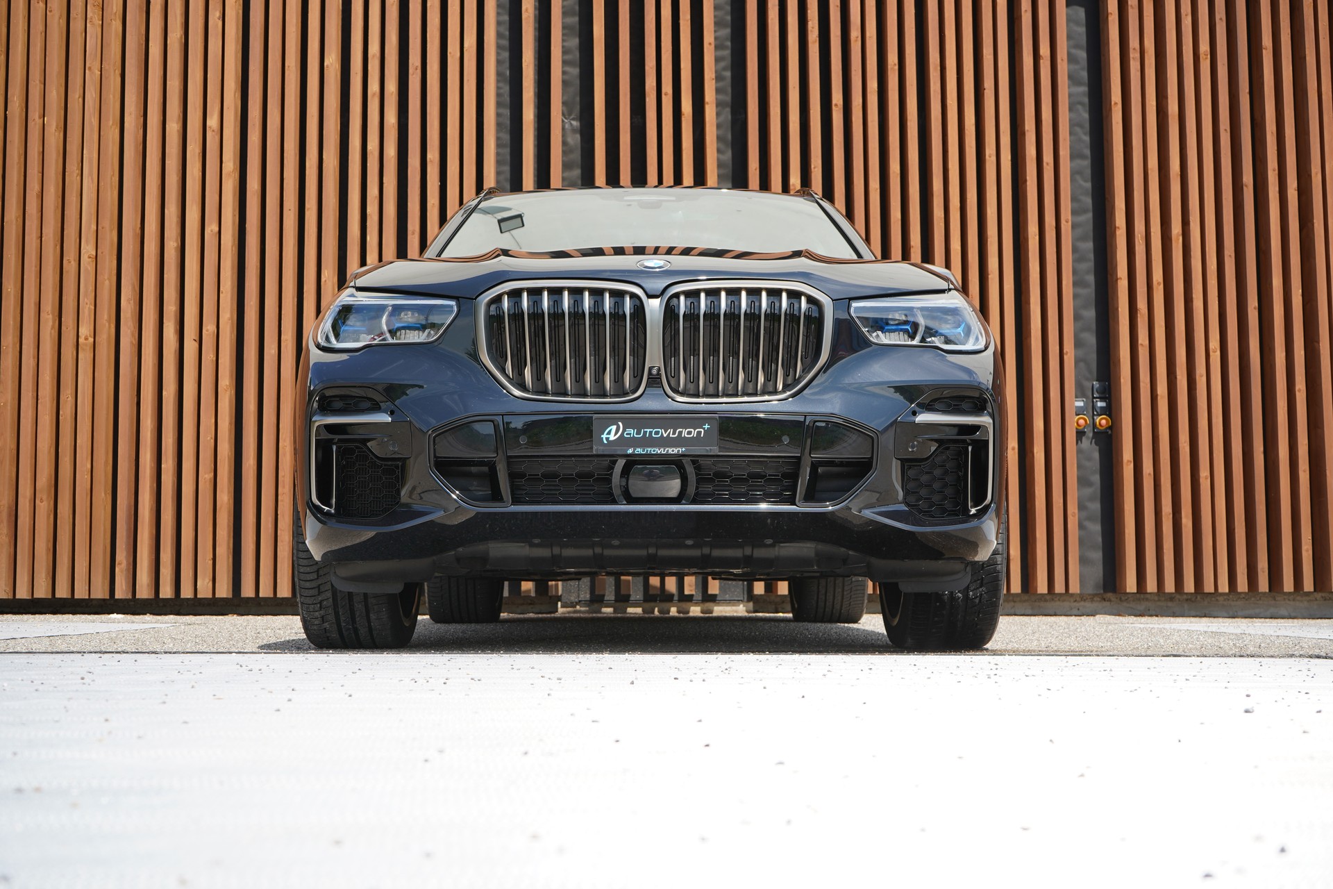 BMW X5 xDRIVE M50i BLACK STEPTRONIC l 530 PS-image-14