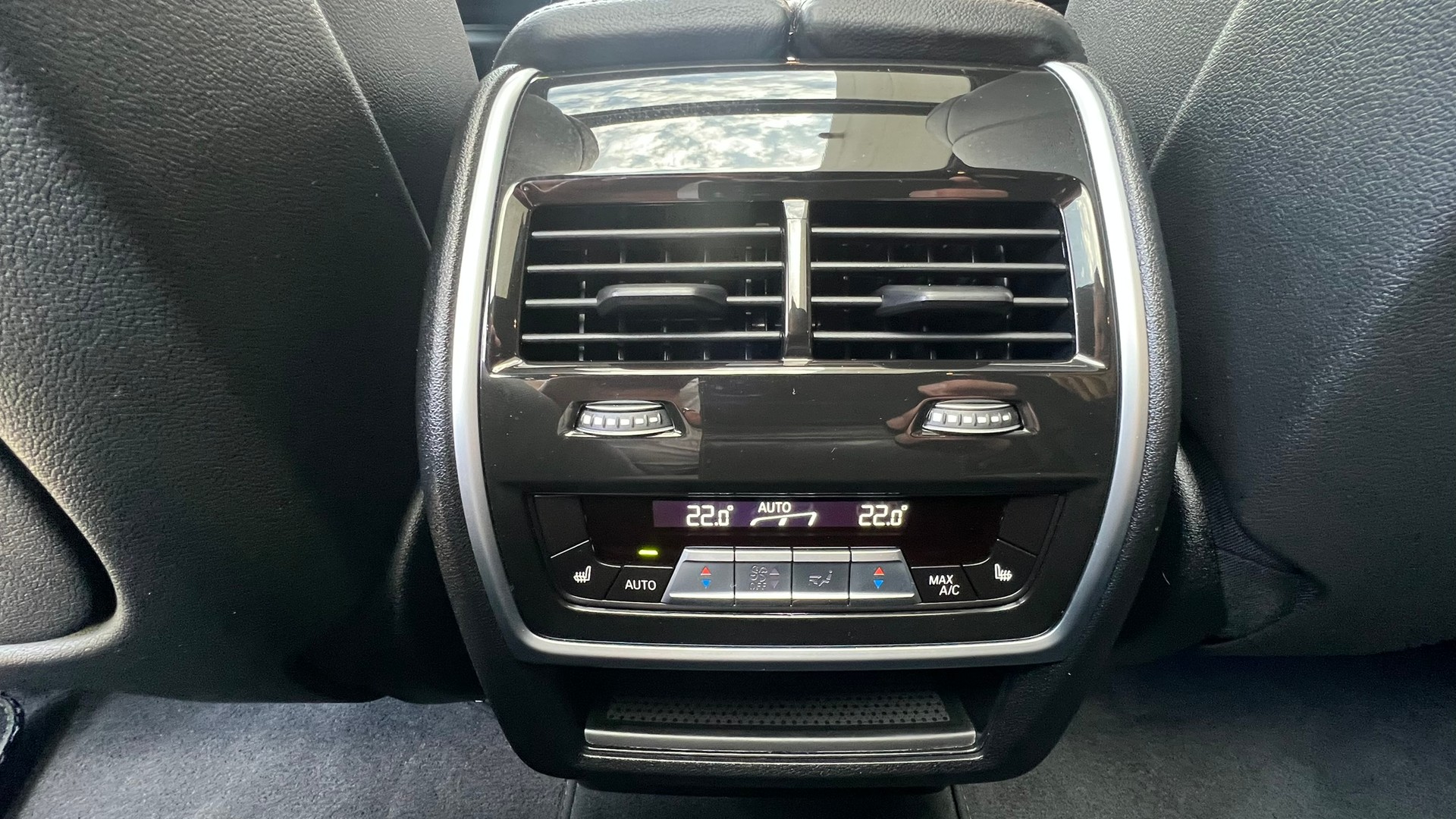 BMW X5 xDRIVE M50i BLACK STEPTRONIC l 530 PS-image-21