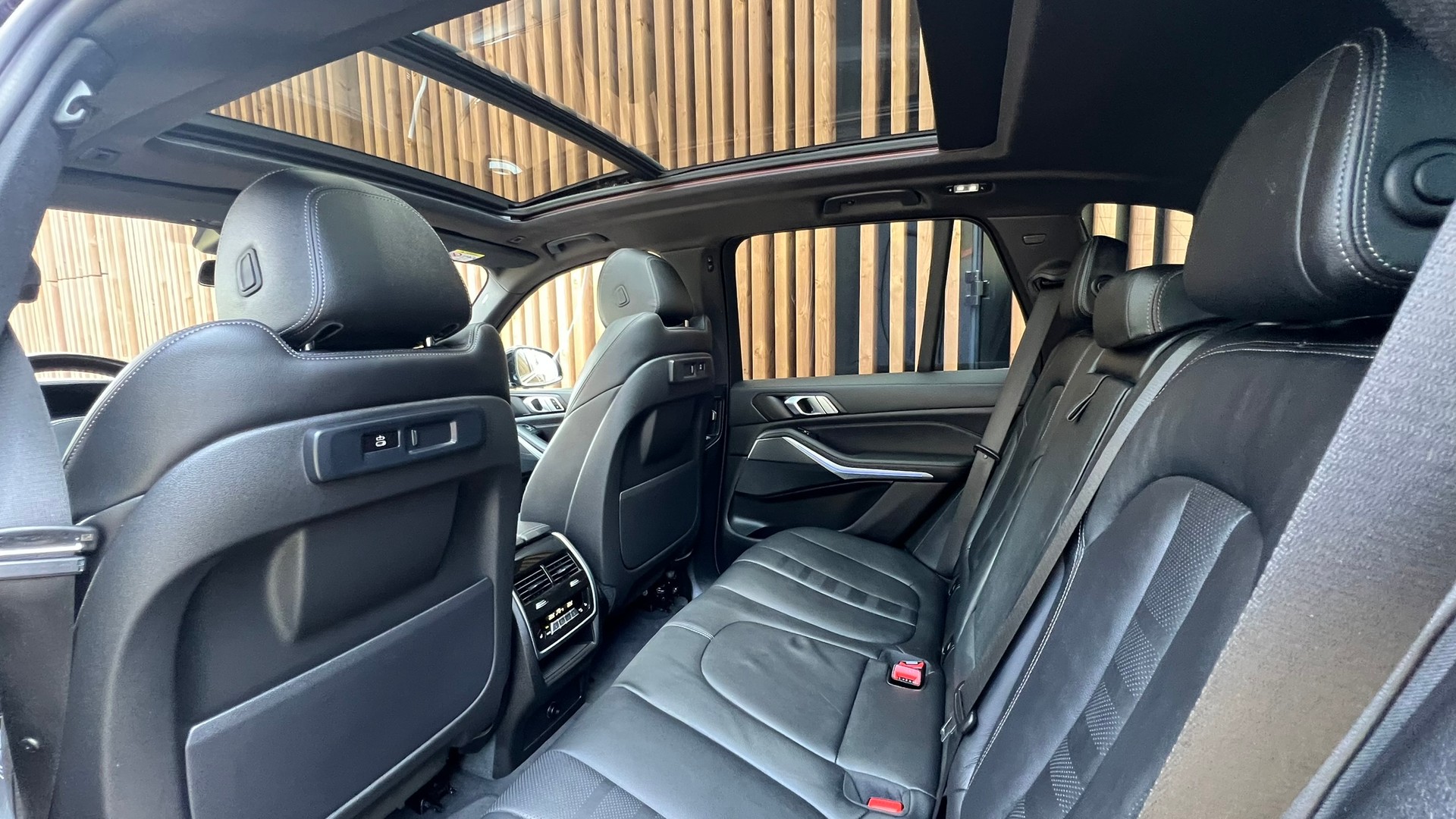 BMW X5 xDRIVE M50i BLACK STEPTRONIC l 530 PS-image-28